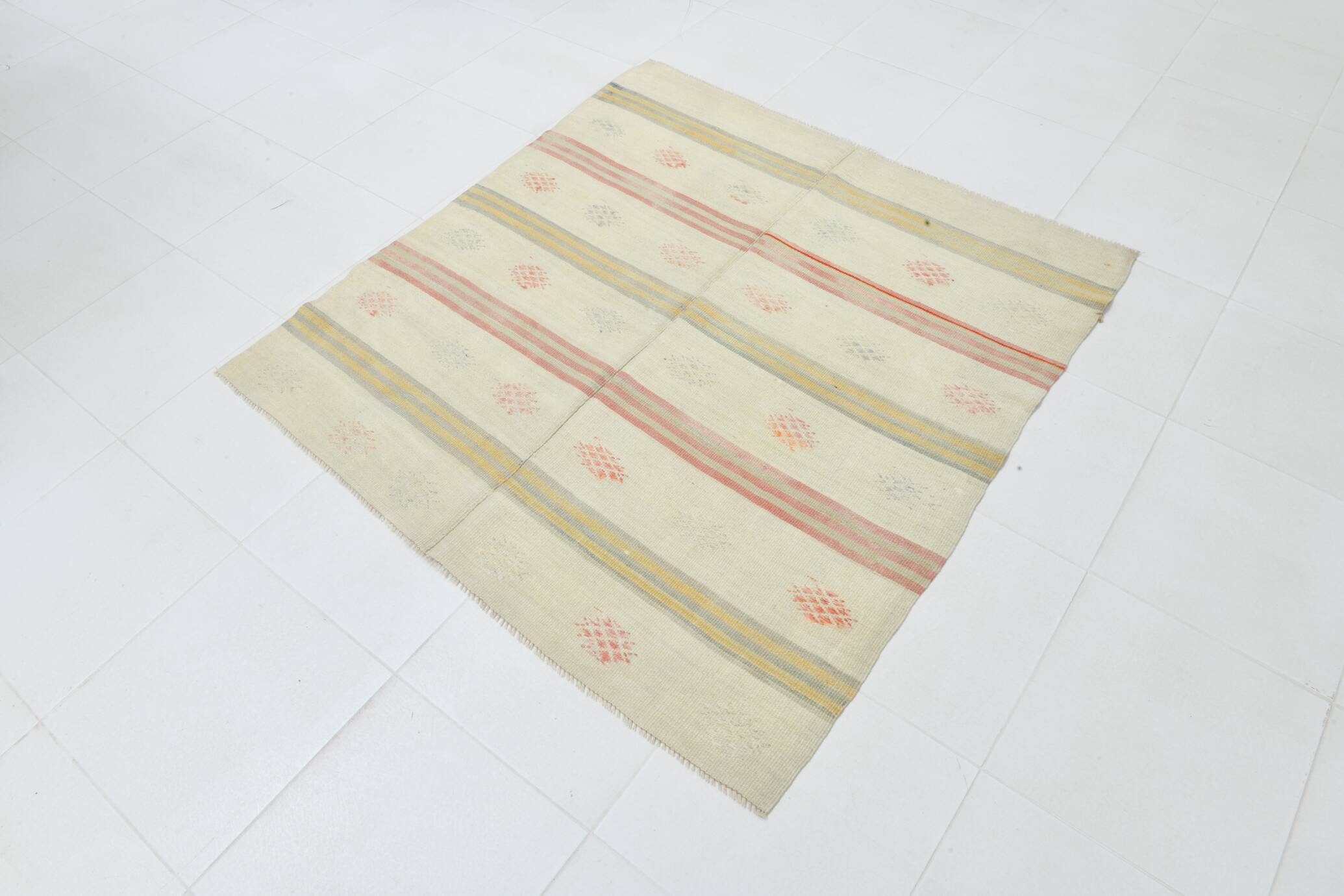 4x4 Cream Pale Red Square Vintage Kilim Rug, 136x142Cm