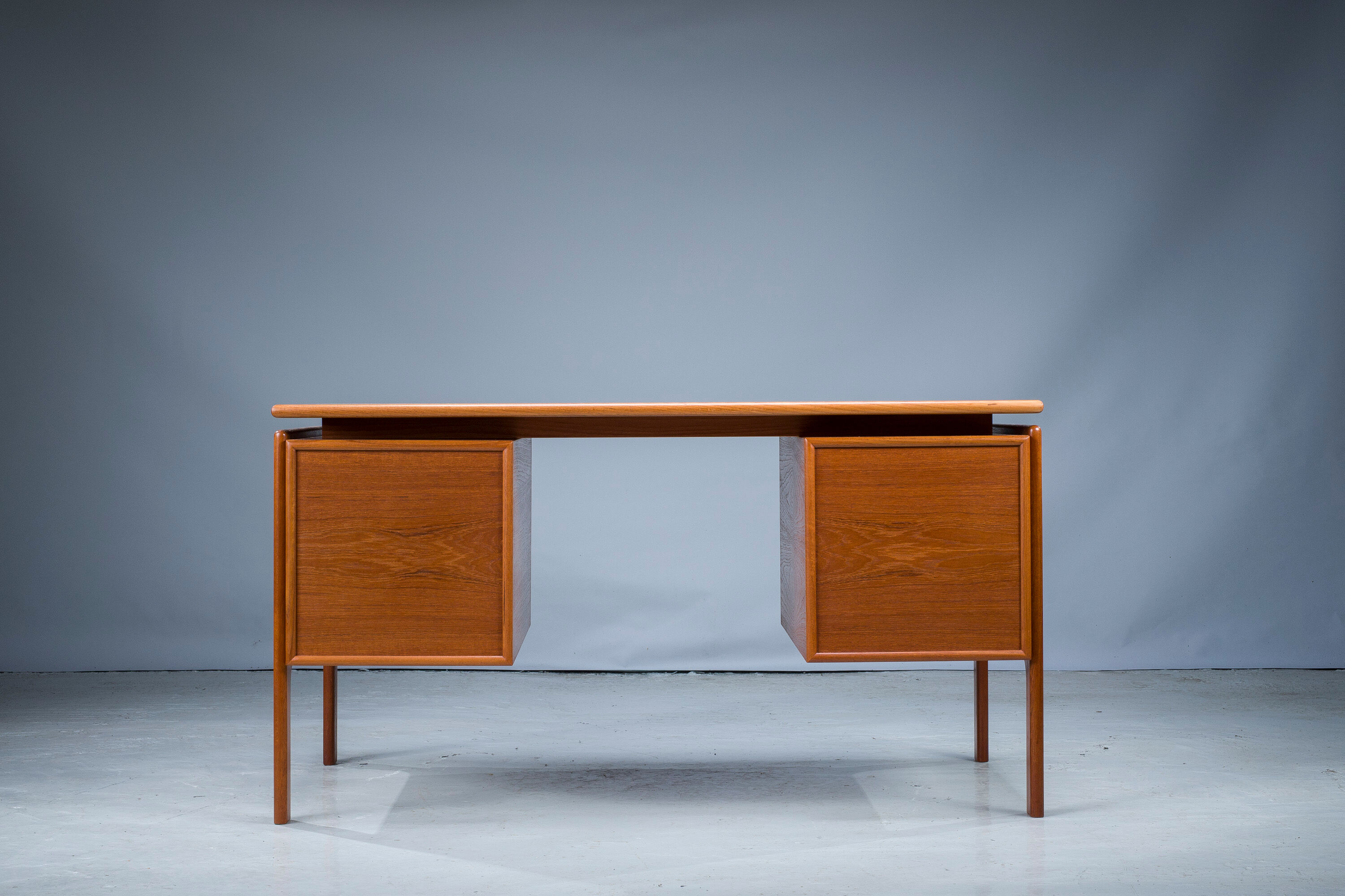 Mid-century teak freestanding desk from GV Møbler, 1960s