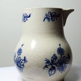 Fine earthenware pitcher with blue decoration, attributed to Saint-Uze, 19th century.