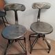 Paire de chaises Nicolle "queue de baleine"