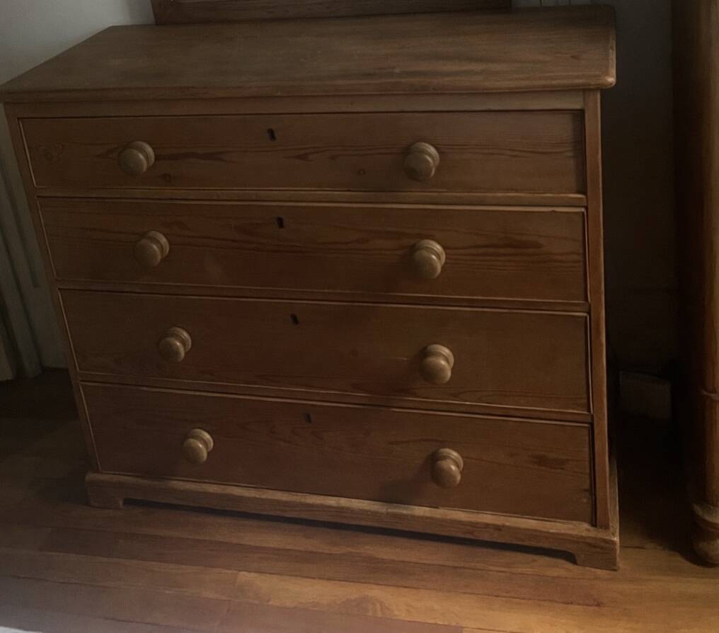 Chest of drawers