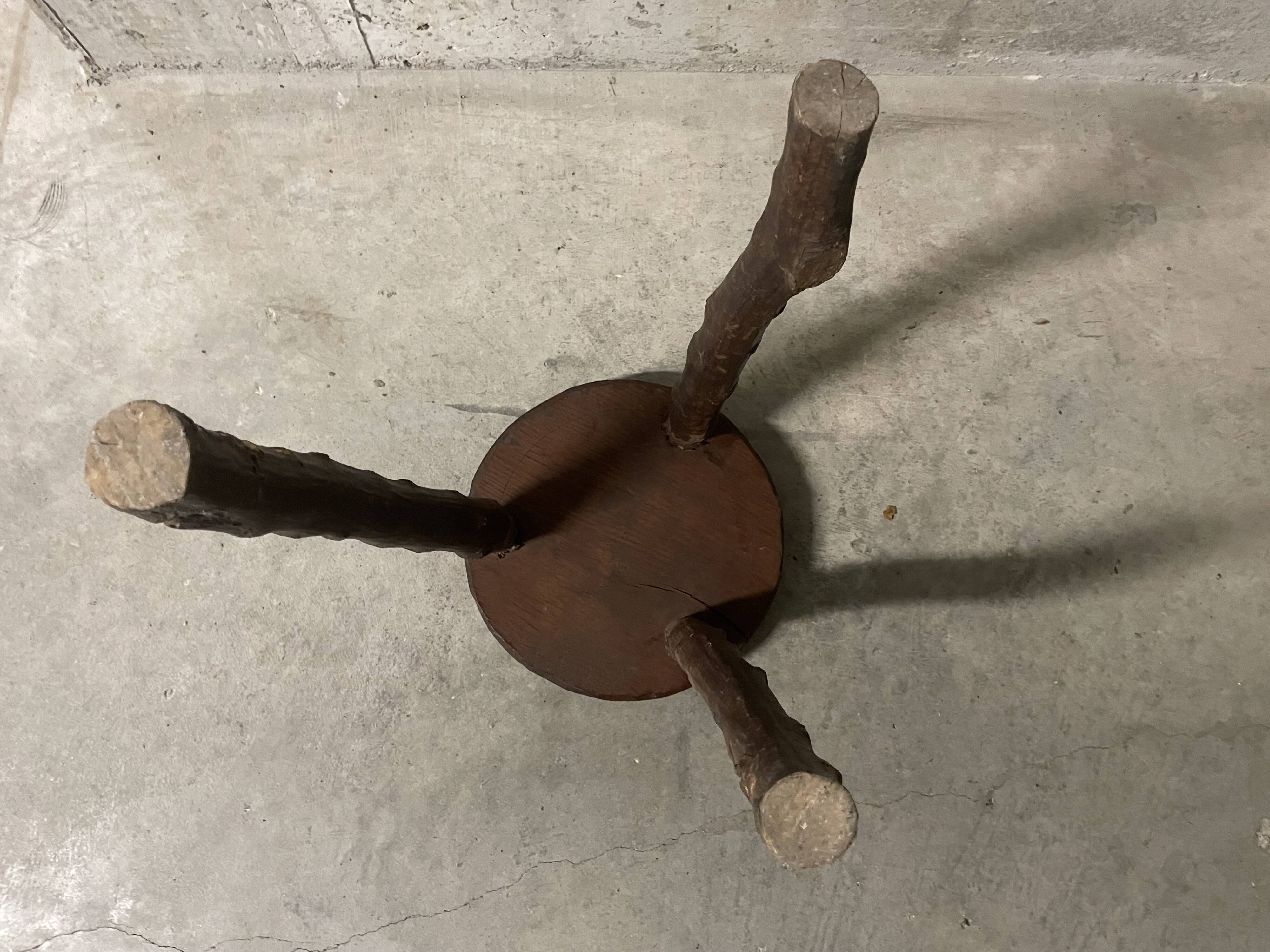 Tripod farm stool
