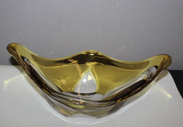 Coupe en cristal jaune et clair vers 1960
