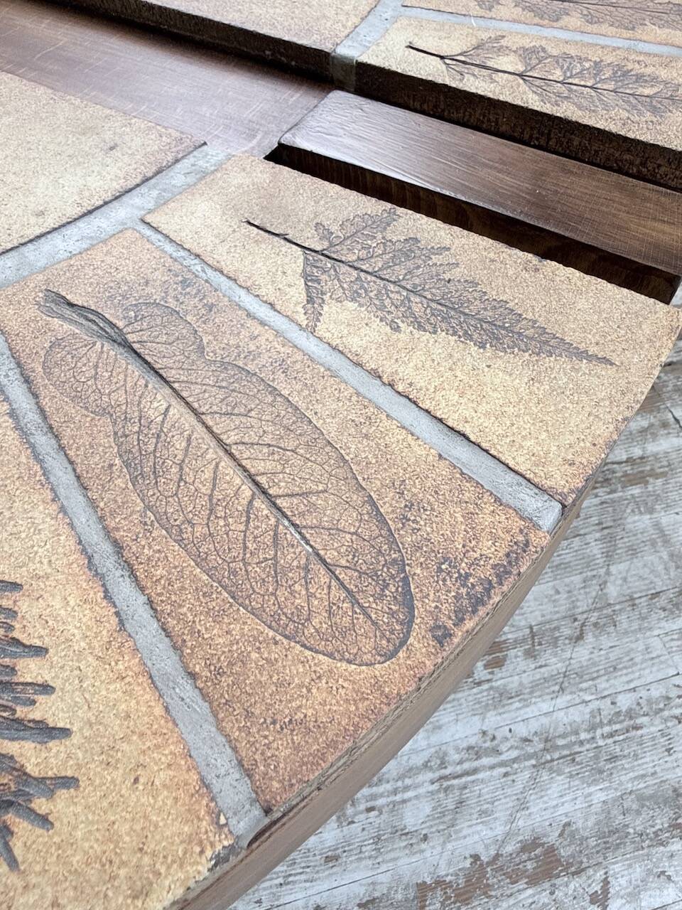 Table basse Roger Capron « grain de café »