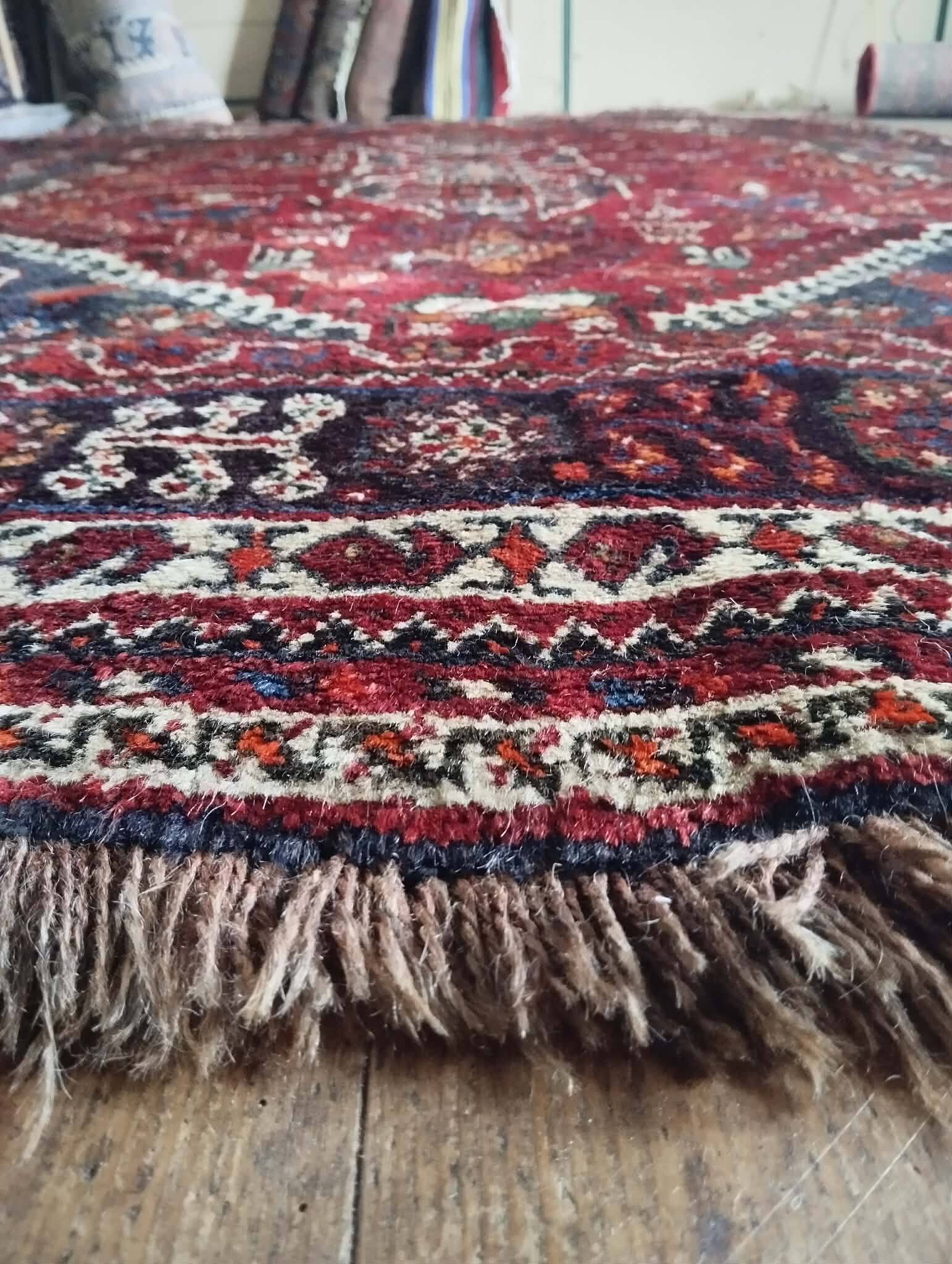 Handmade Persian Shiraz rug 265x173cm