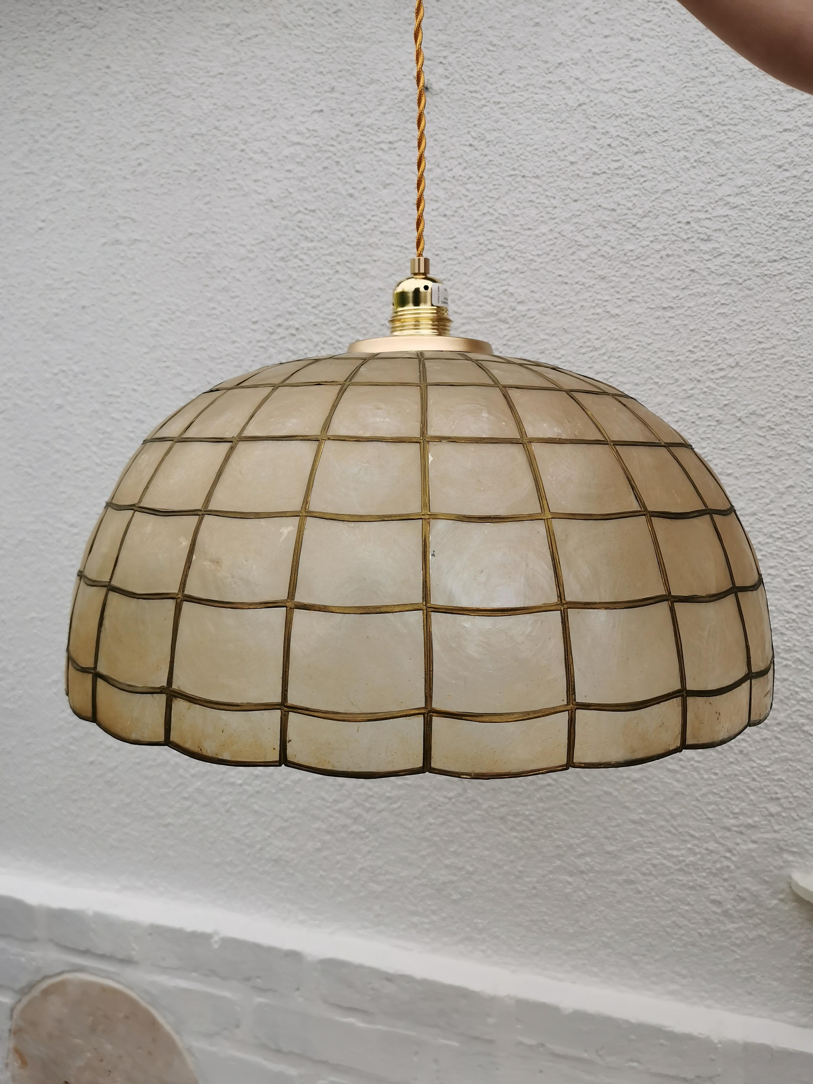 Suspension nacre et laiton 1960