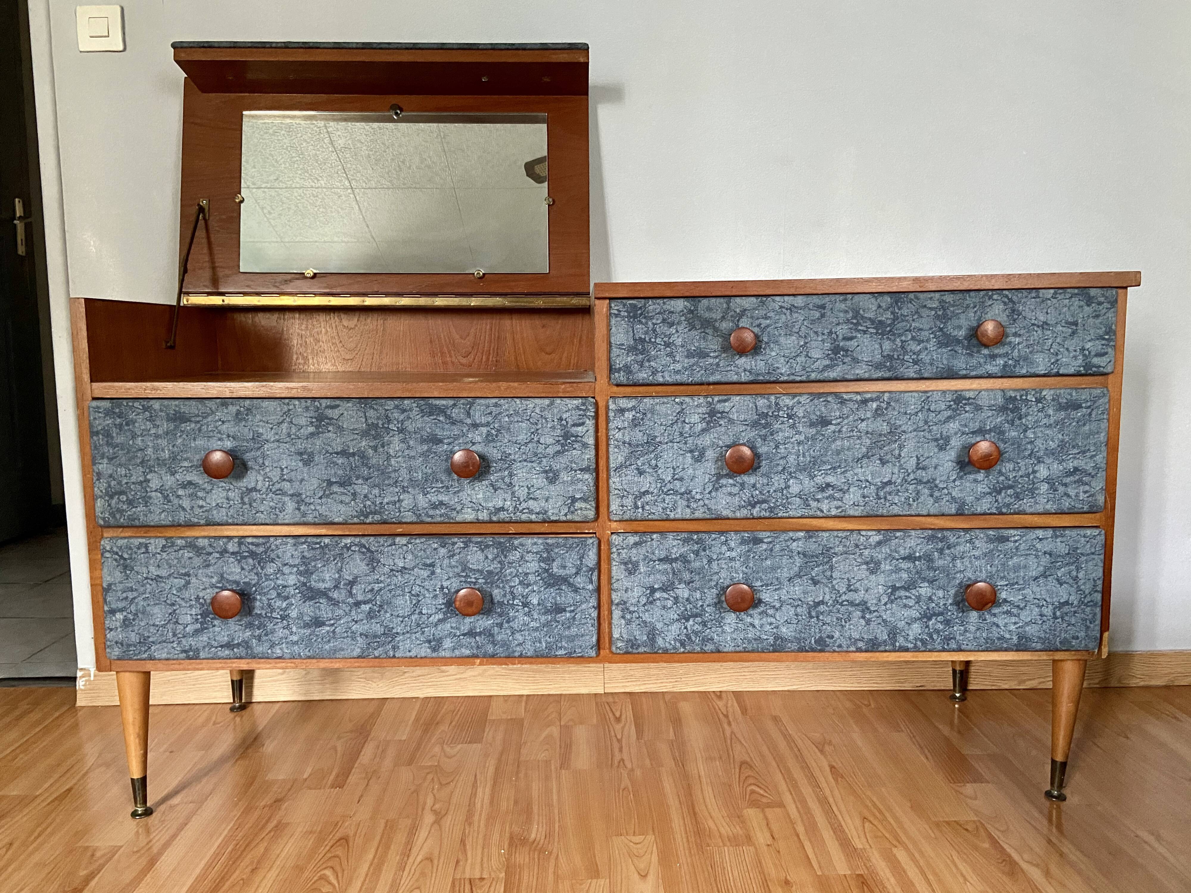 Vintage hairdresser/dresser