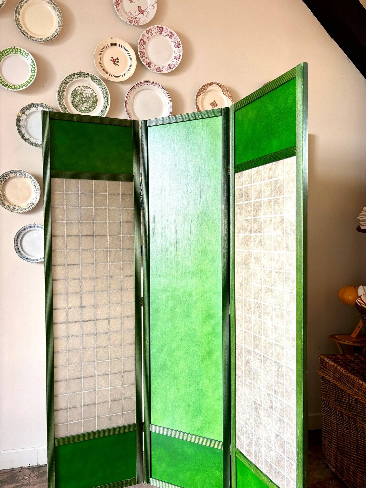 3-leaf screen in green wood, ecru paper and mirror