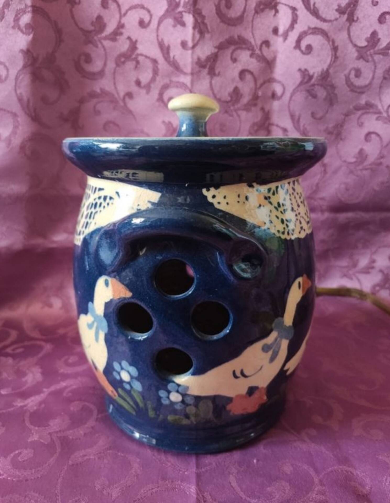 Garlic pot in ceramic