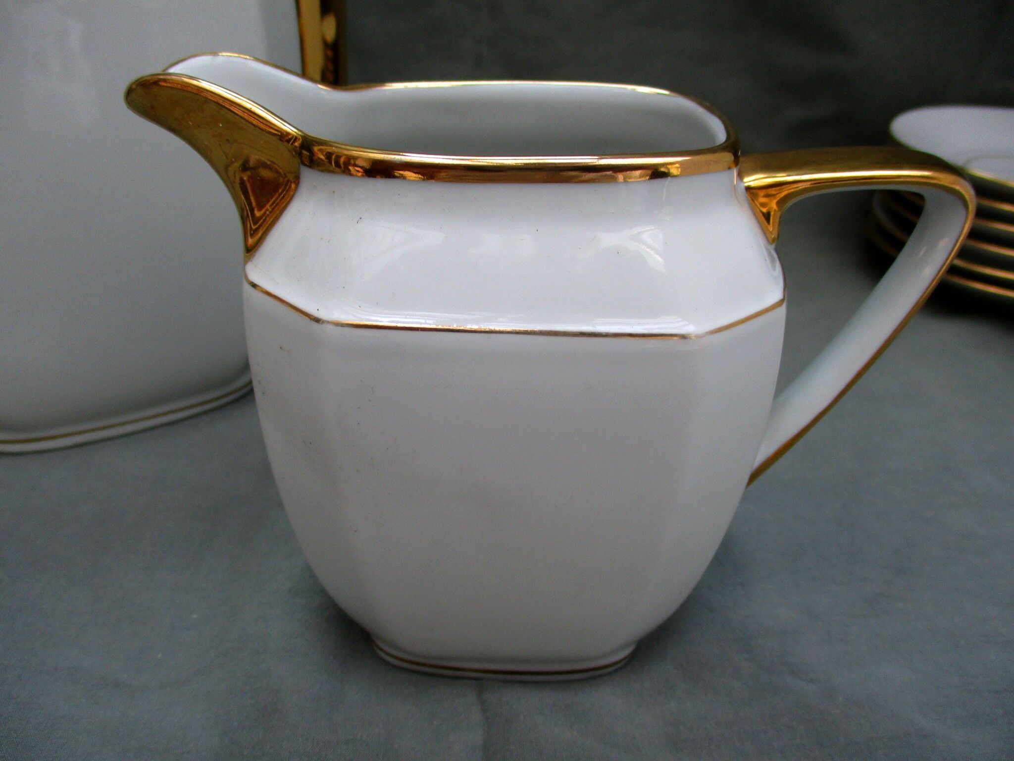 Cafetiere and pot to lait porcelaine Limoges