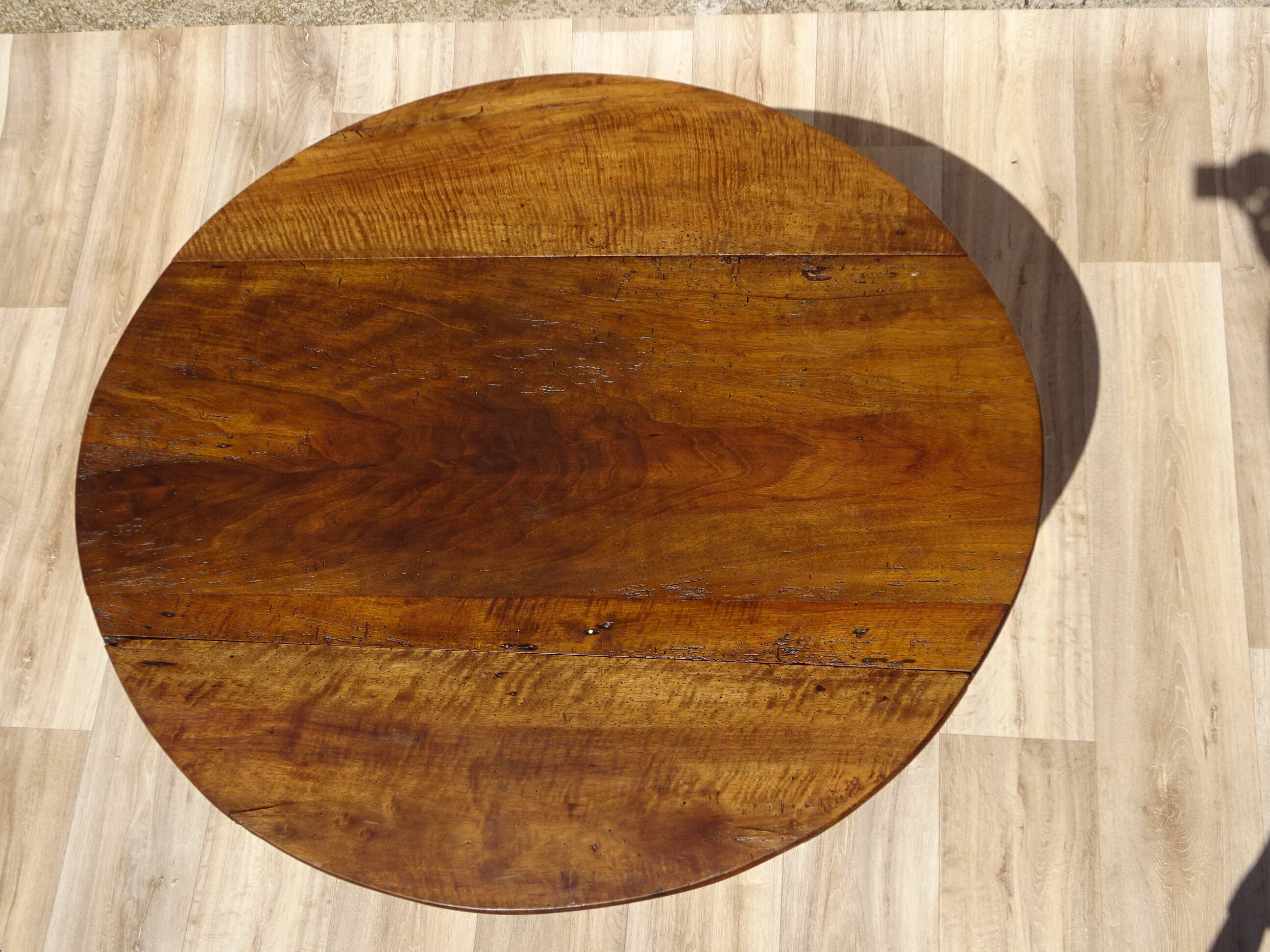 Drop-leaf table, honey-spoon-shaped legs