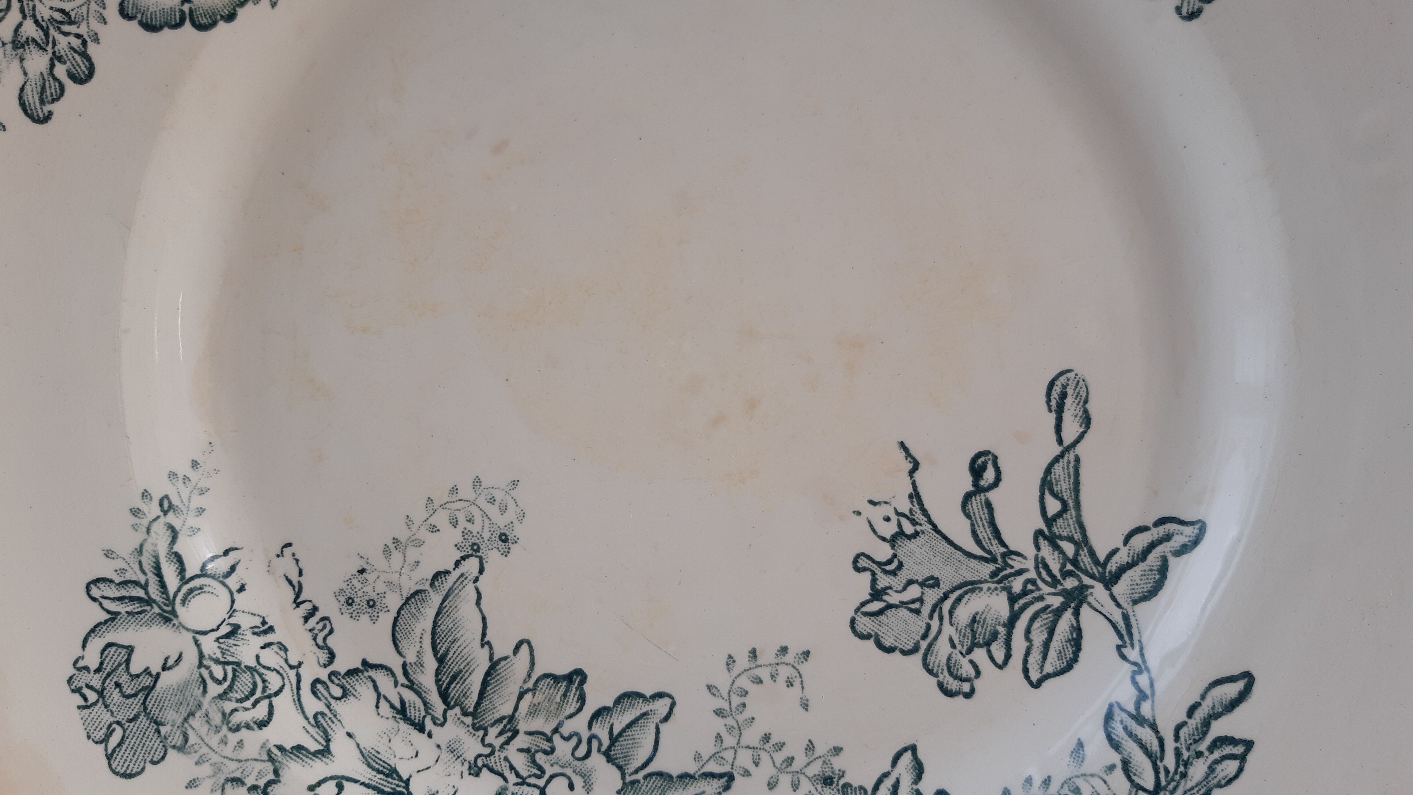 Flat iron earth earthenware of Givors late nineteenth century