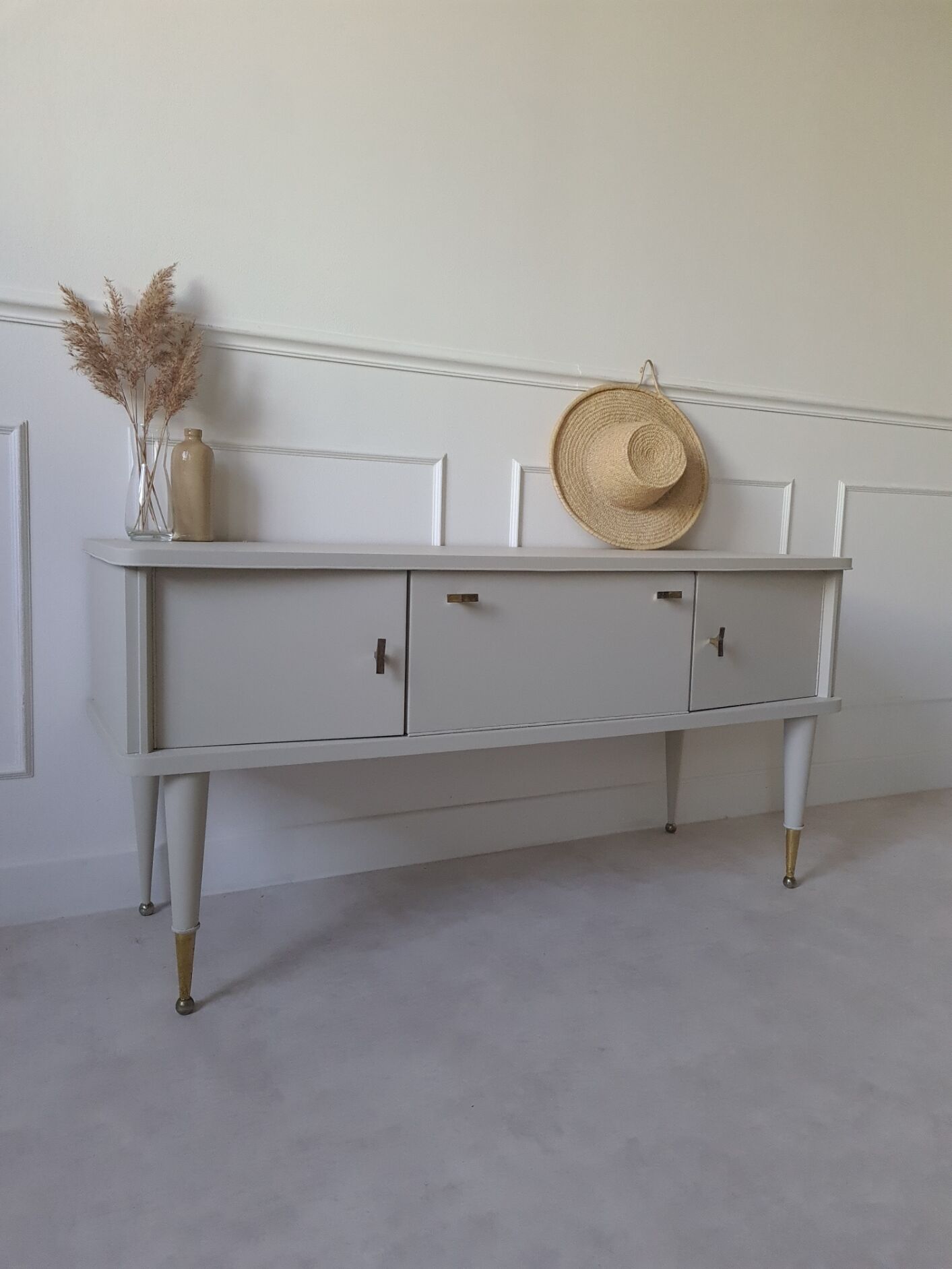 Beige row