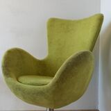 Bucket seat in chrome and green.