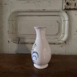 Vase en faïence de Nevers XVIIIe décor floral fond blanc