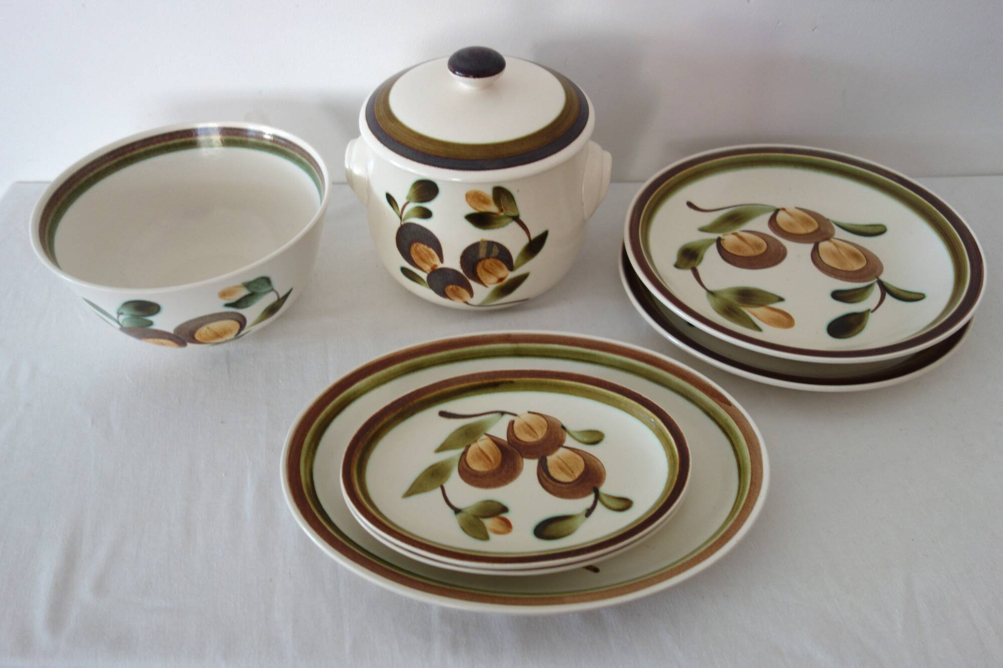 6 Gien Mombasa pattern dinner plates from the 1970s