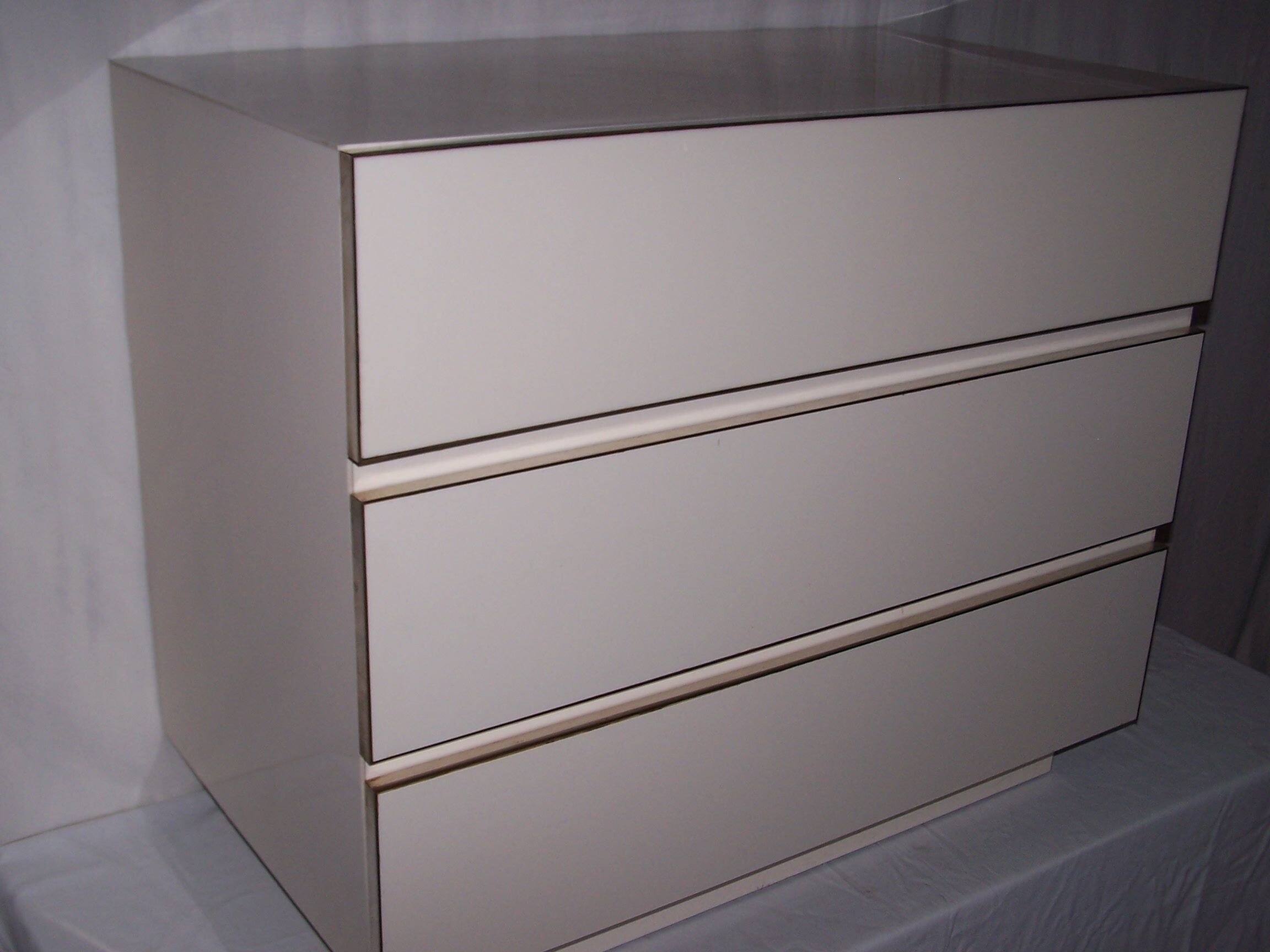 White chest of drawers of the 70s