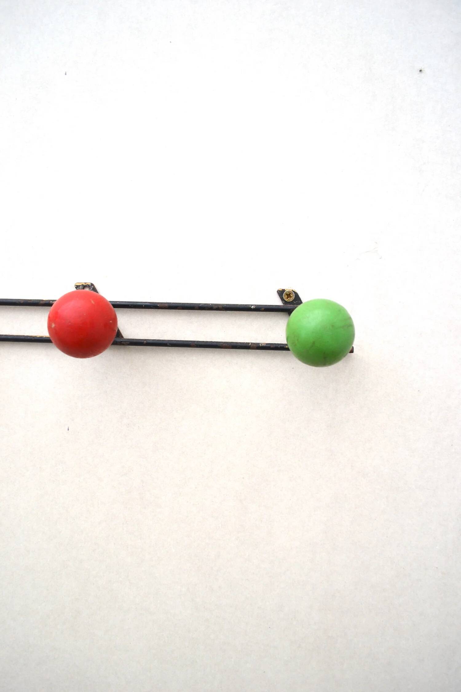 Retro ball wall-mounted coat rack