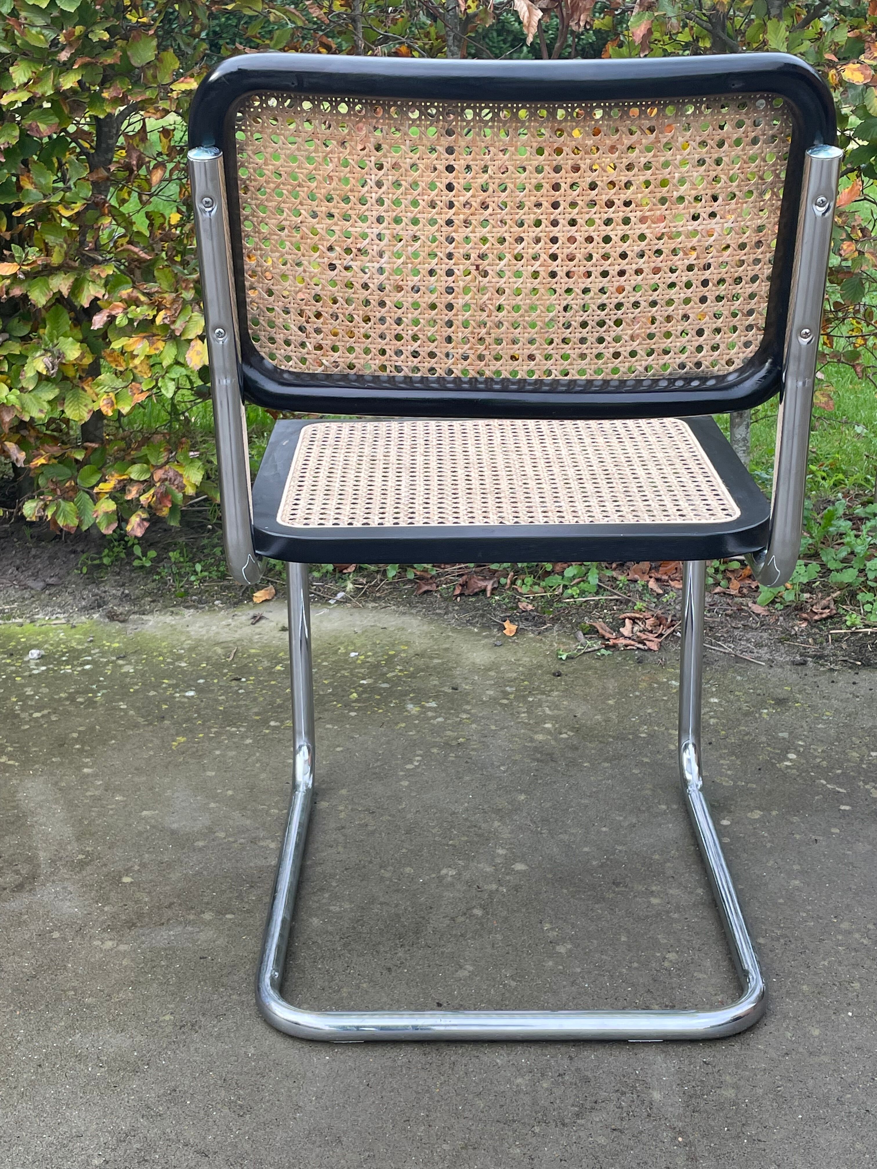 Chaise Cesca modèle b32 en chrome et noir par Marcel Breuer