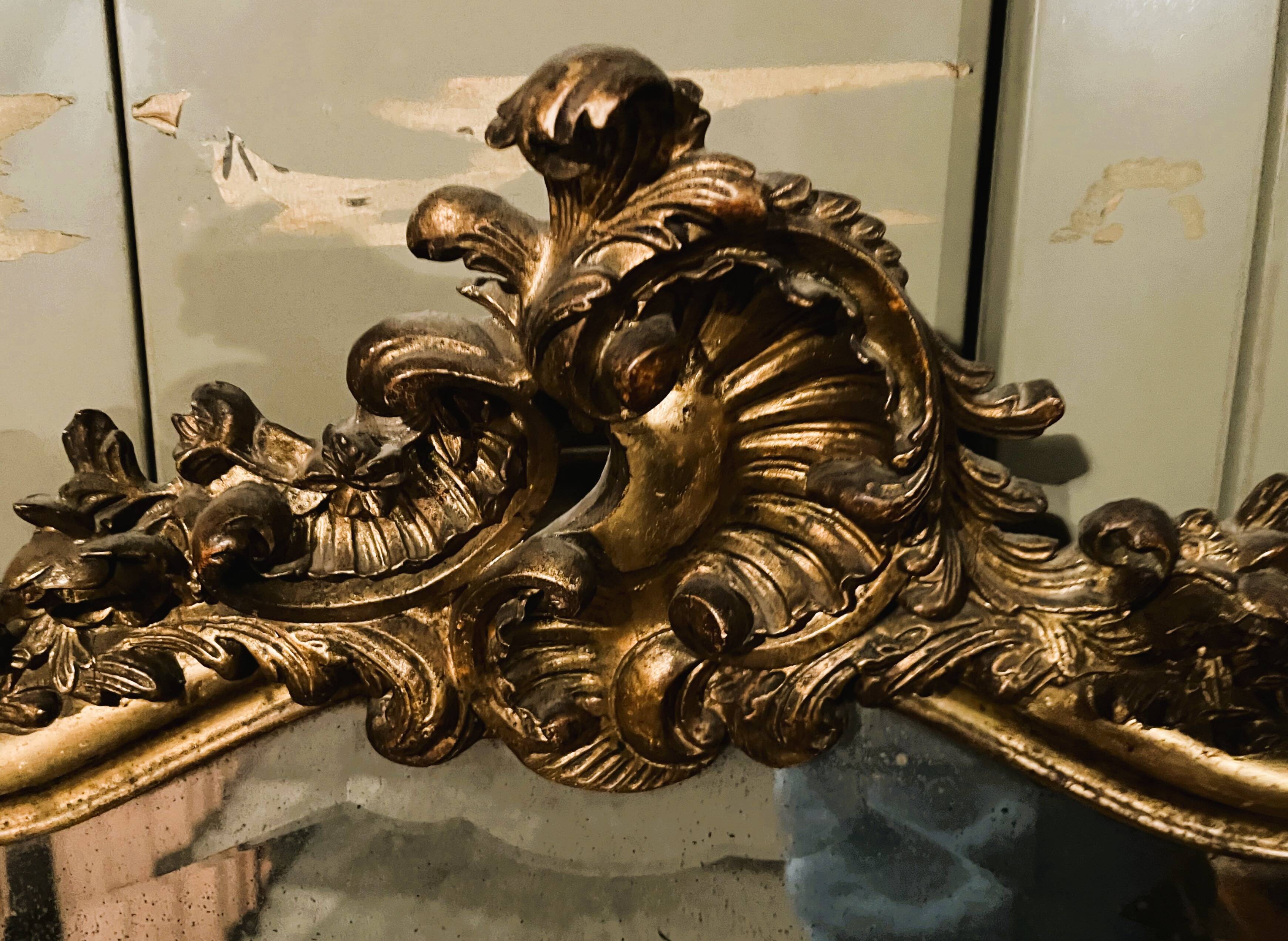 Ancient gilded stucco ice