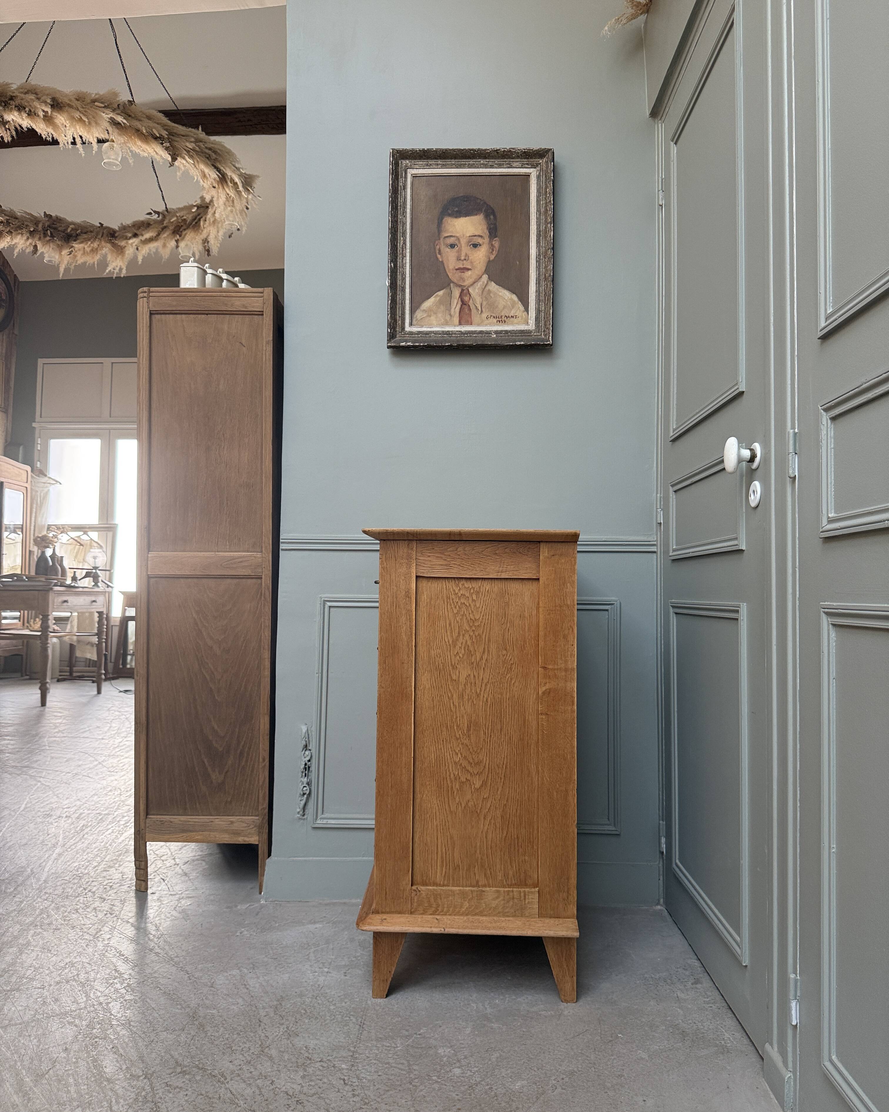 Petite commode vintage en chêne (restaurée)