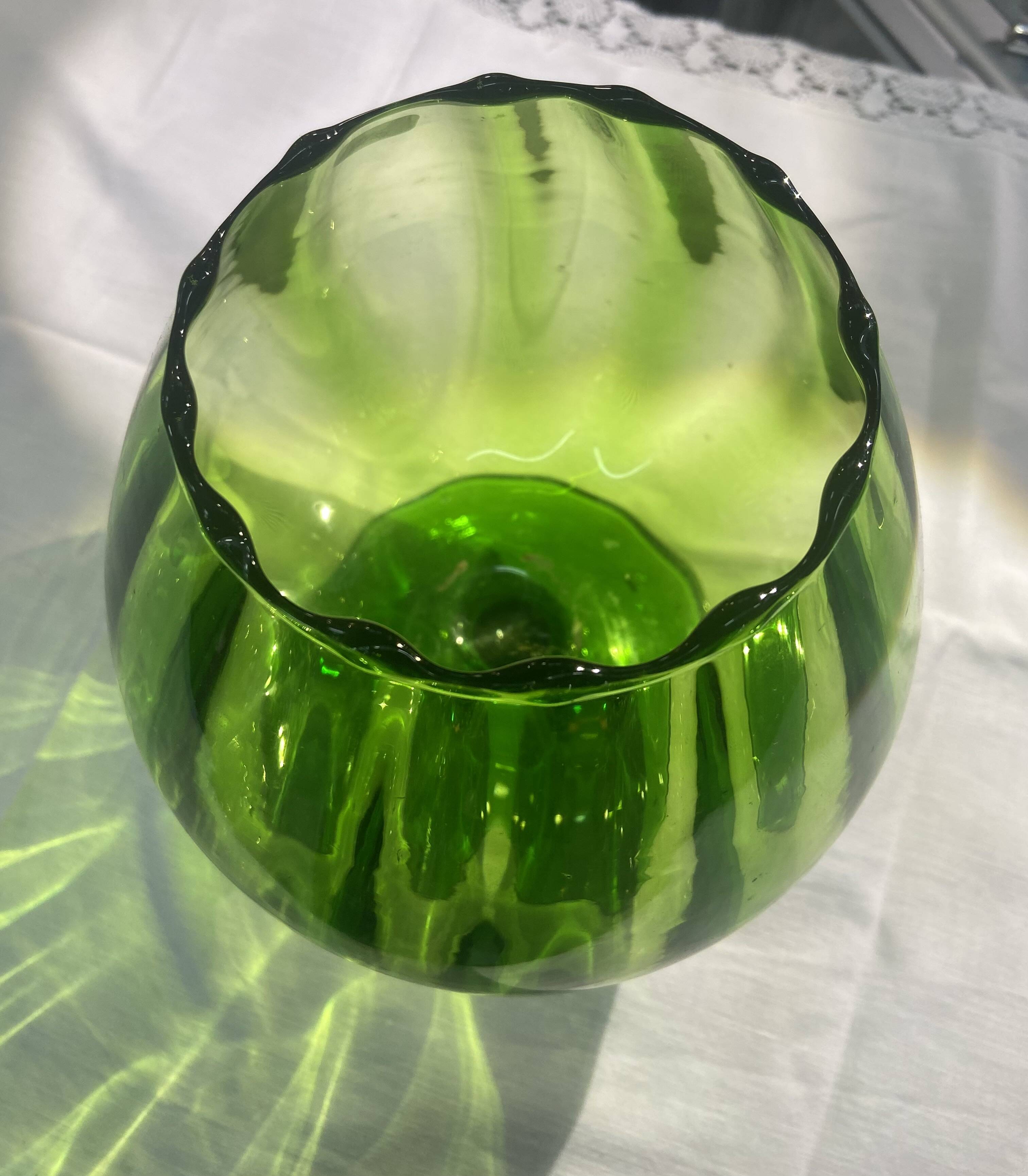 Green shower stand vase with melon rib effect