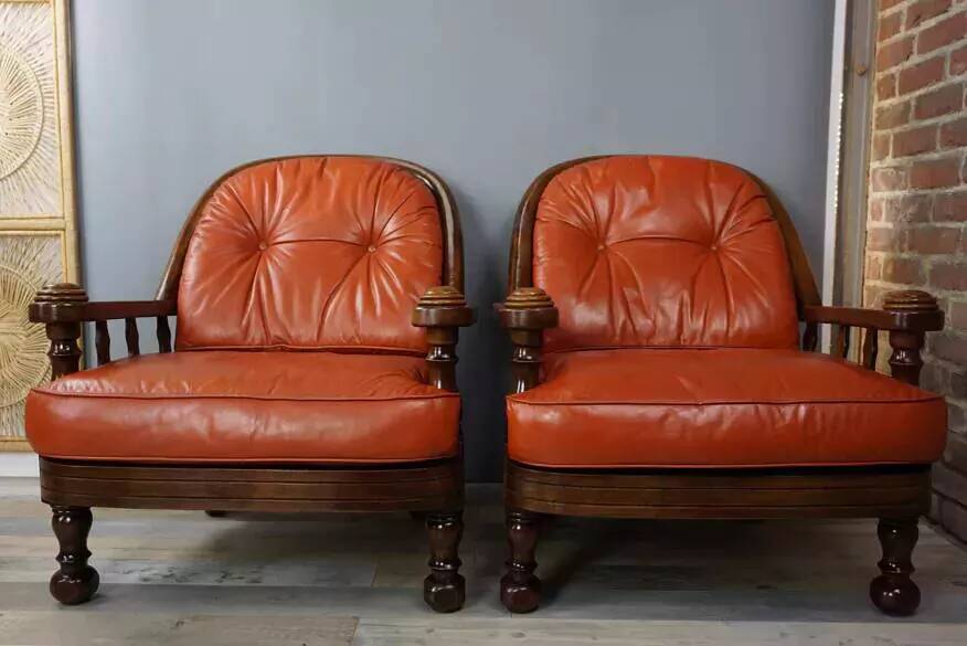 Pair of 60s armchairs in leather and wood