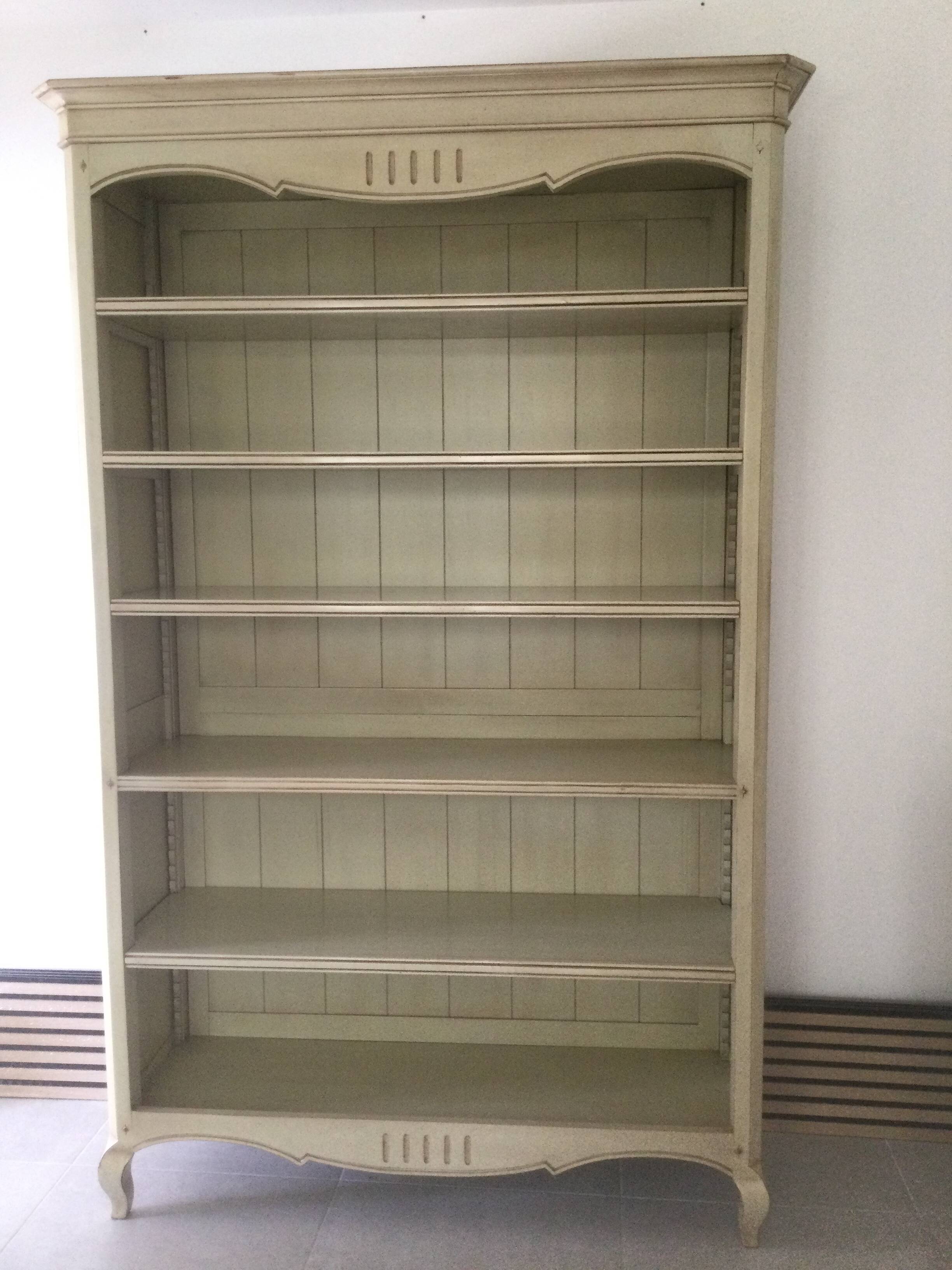 Bibliothèque en bois massif