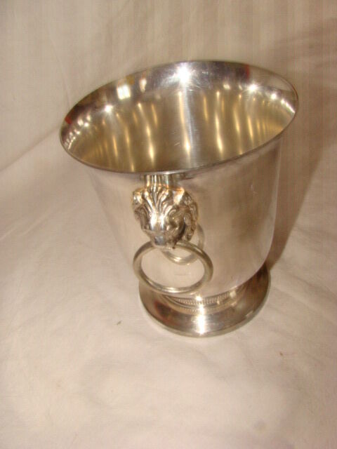 silver-plated ice bucket "with lion heads" from the 1970s