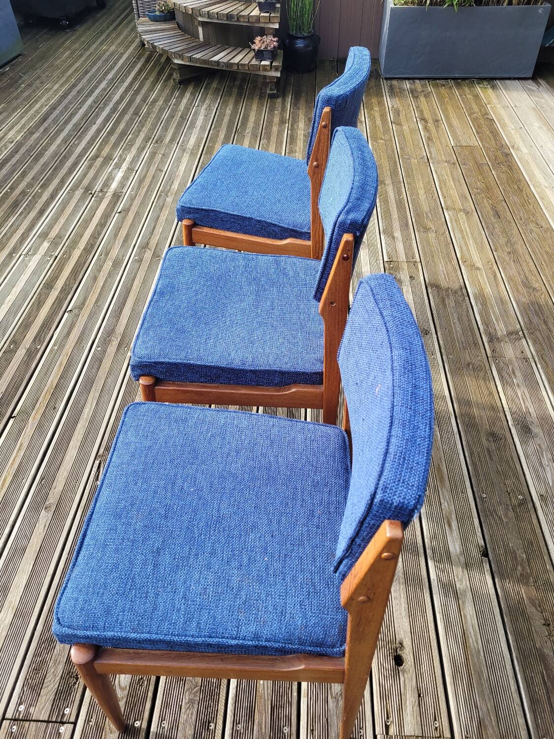 Set of 3 padded seat chairs