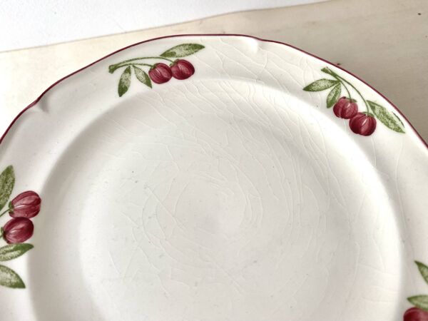 Service à dessert ''cerises'' par Gien vintage, plat à tarte + 10 assiettes à dessert, céramique faïen