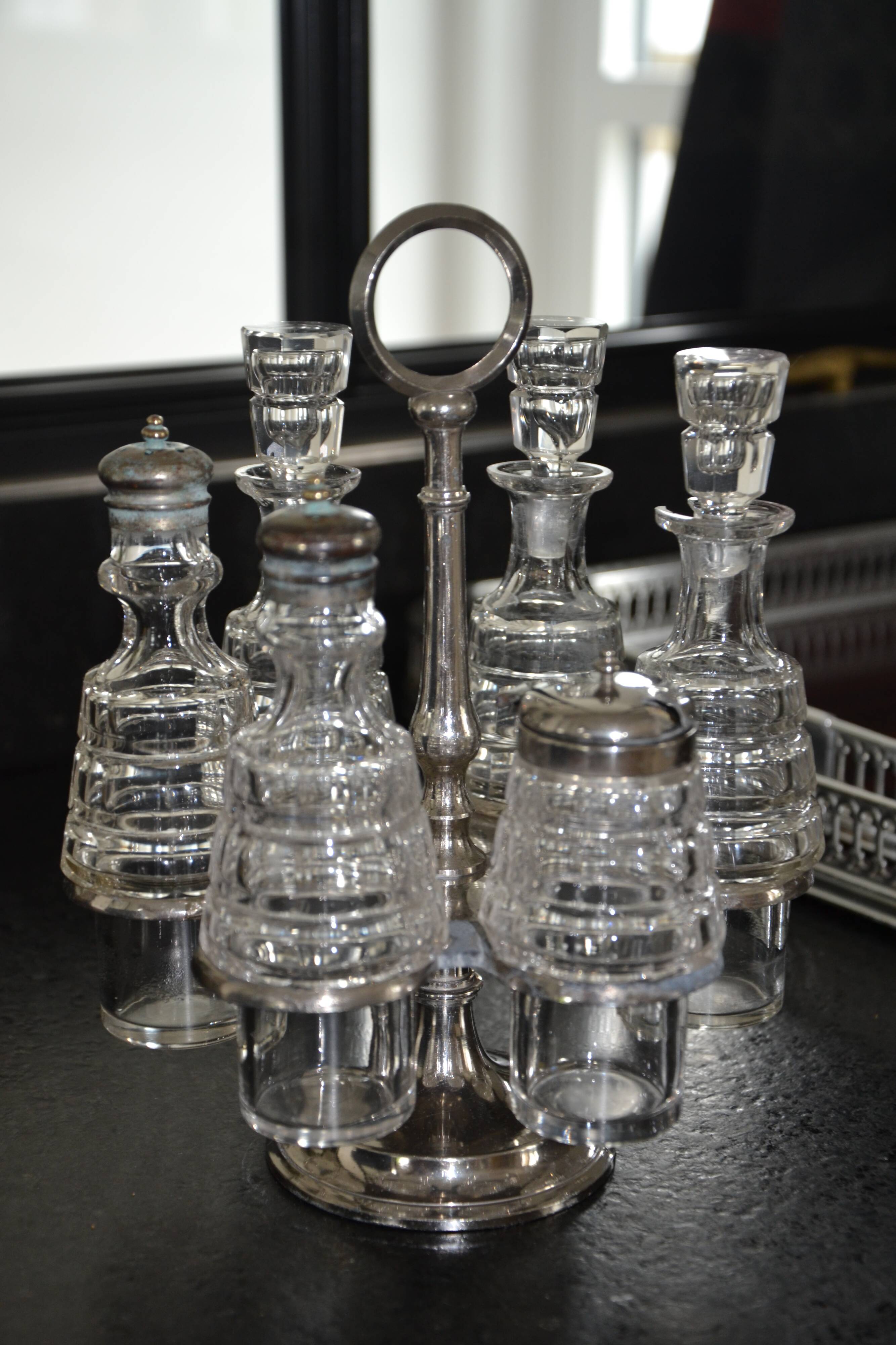 Silver-plated oil and pepper server in Art Deco style.
