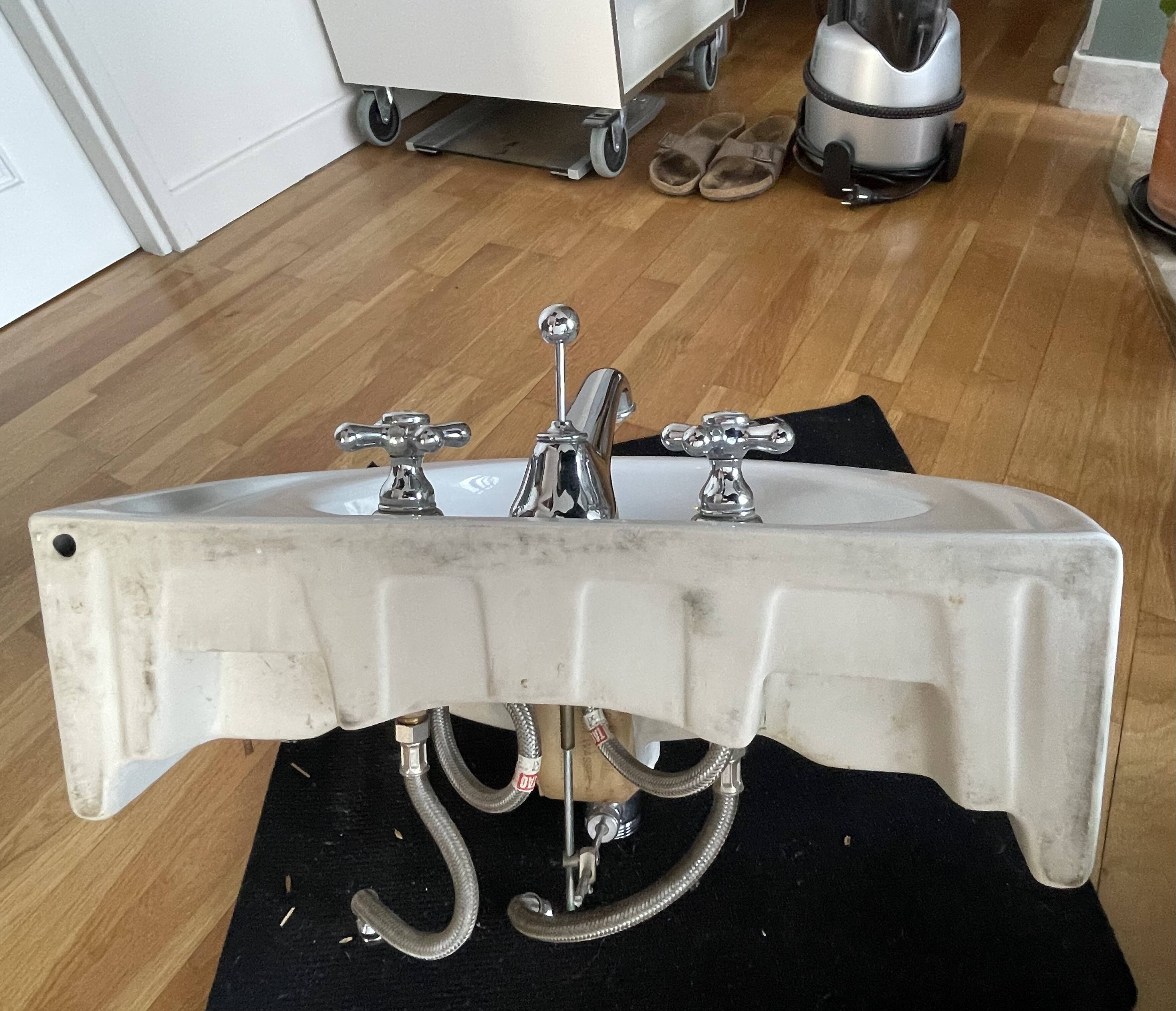 Ceramic sink