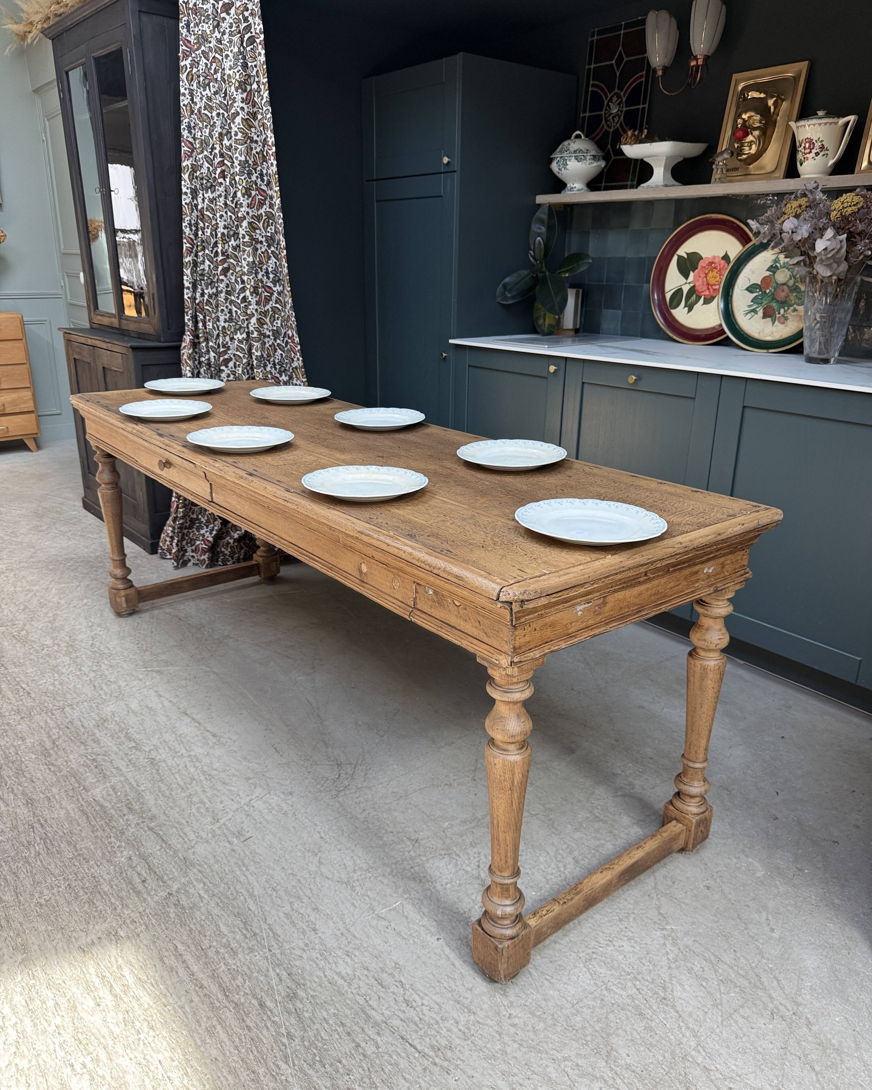 Farm table with turned legs in oak (renovated)