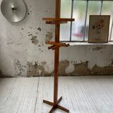 Patère wears pine coat 70