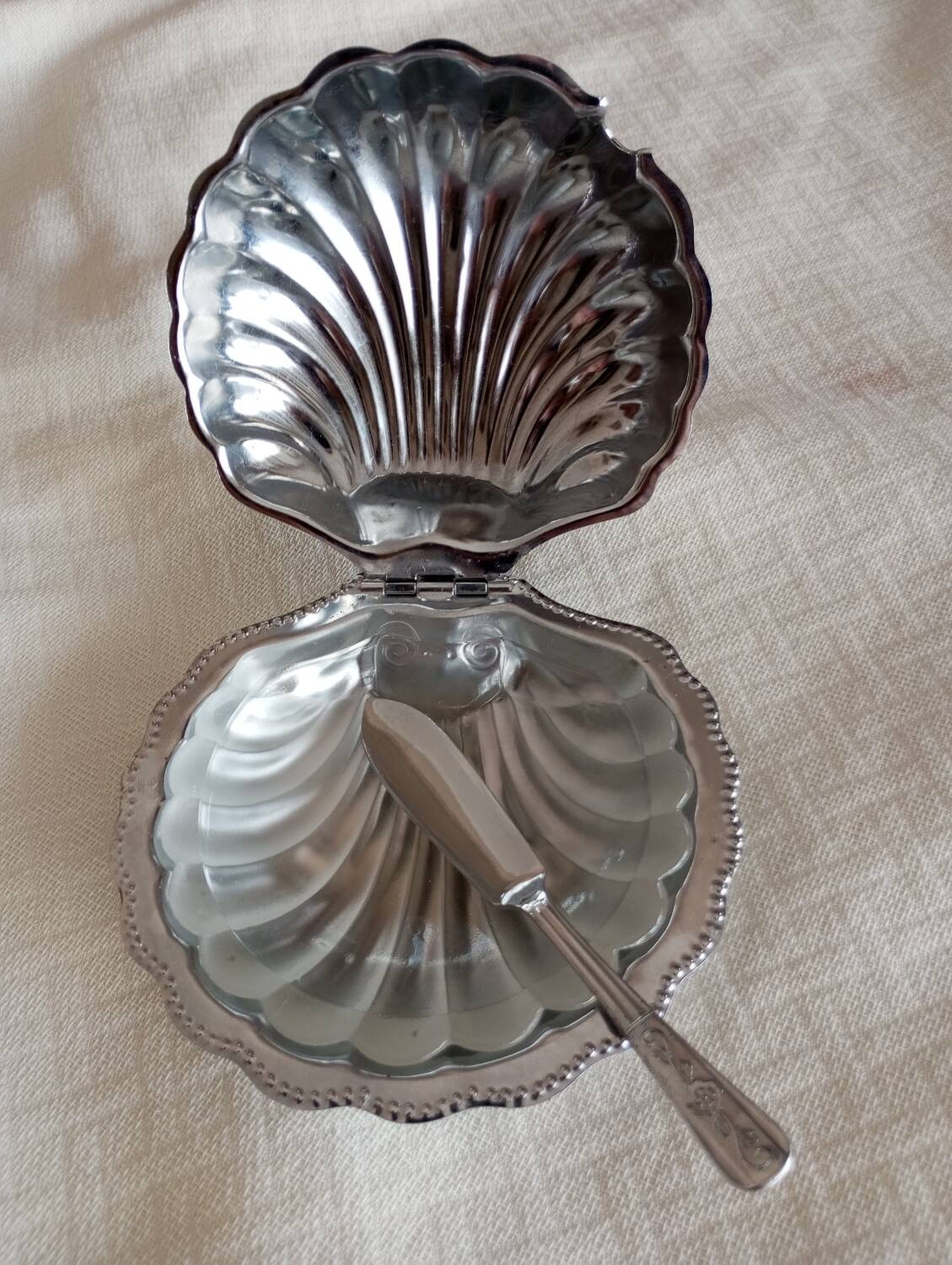 Shell butter dish
