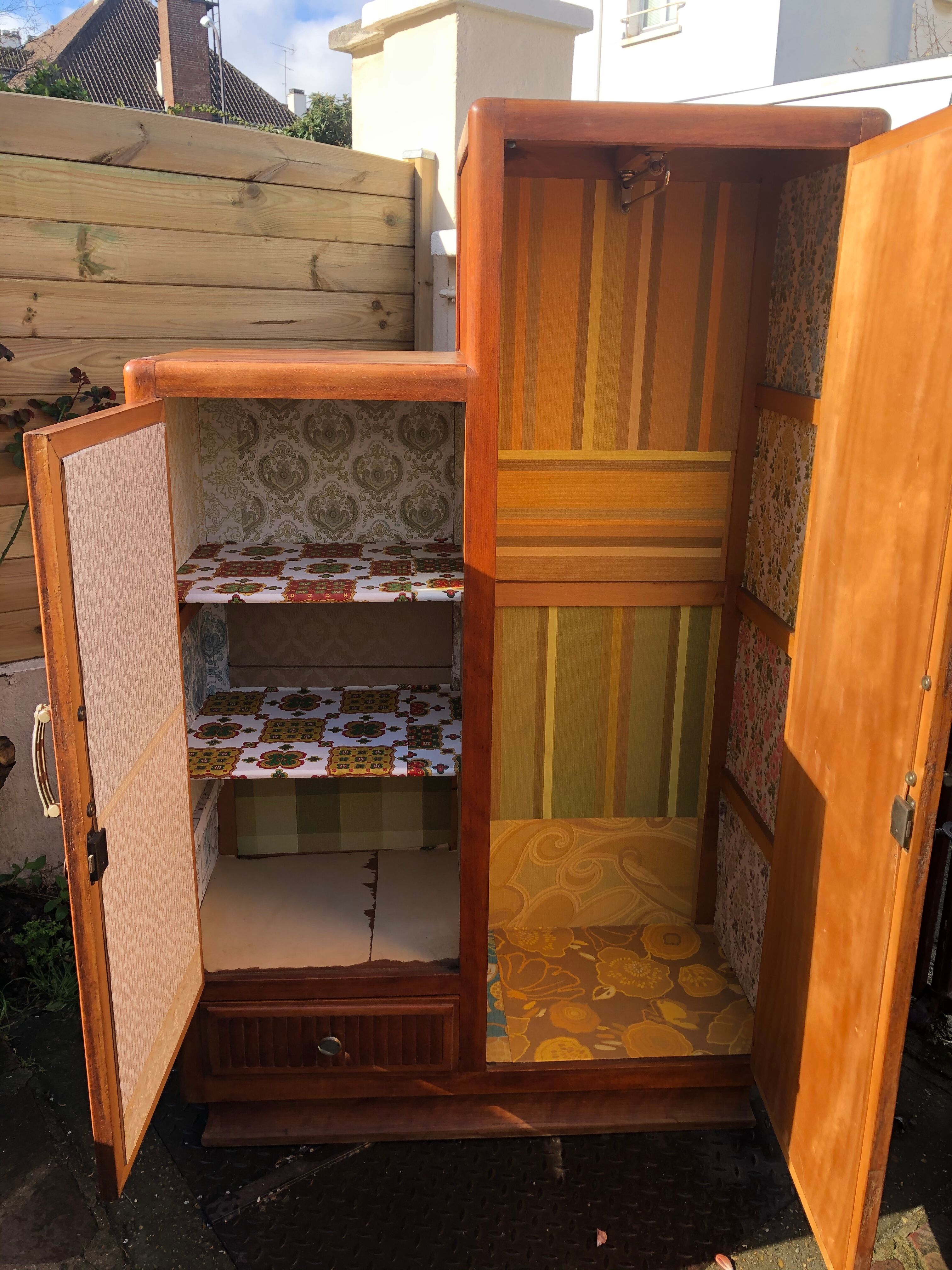 Asymmetrical cabinet