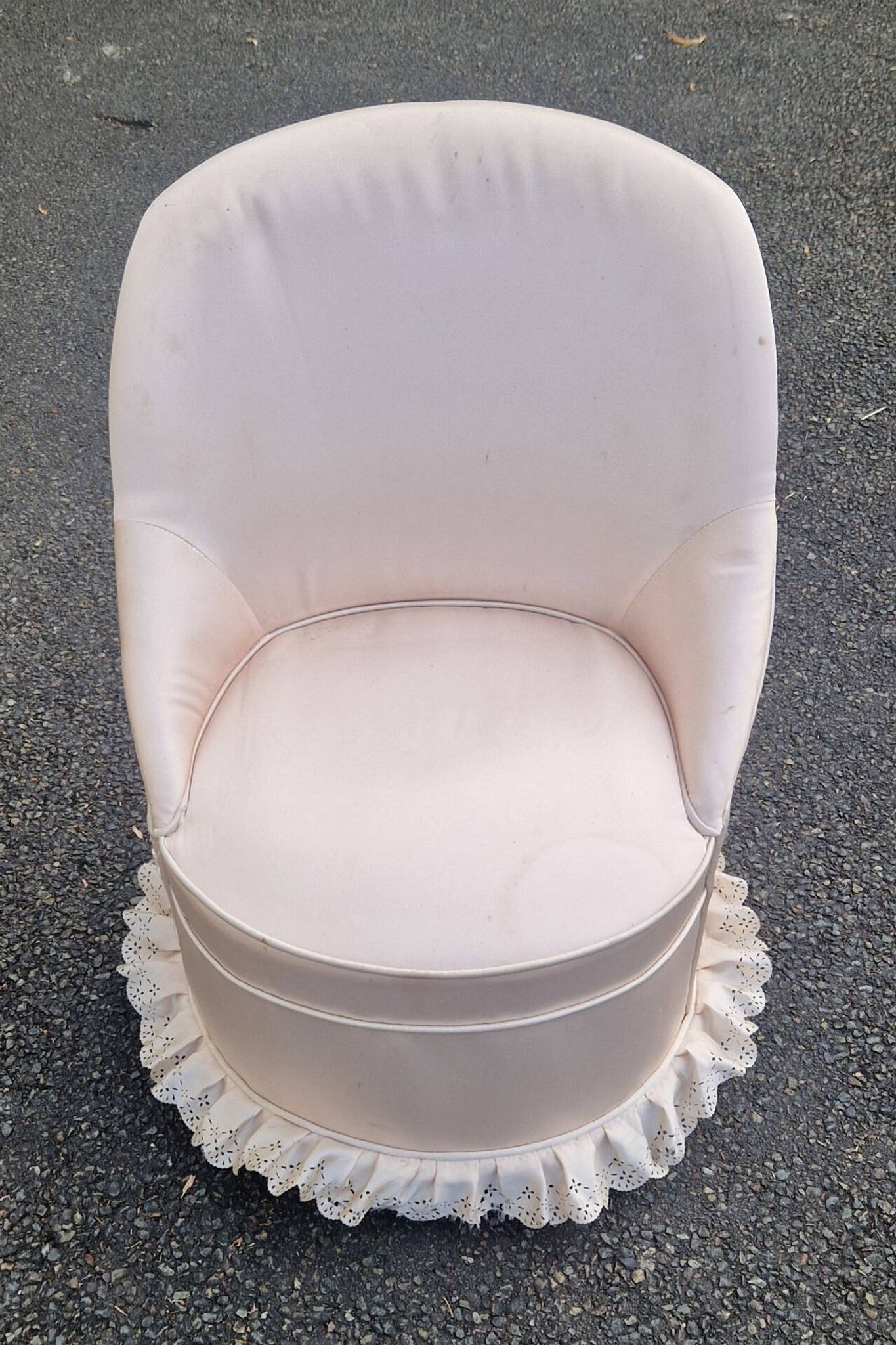 Vintage frog chair in white fabric