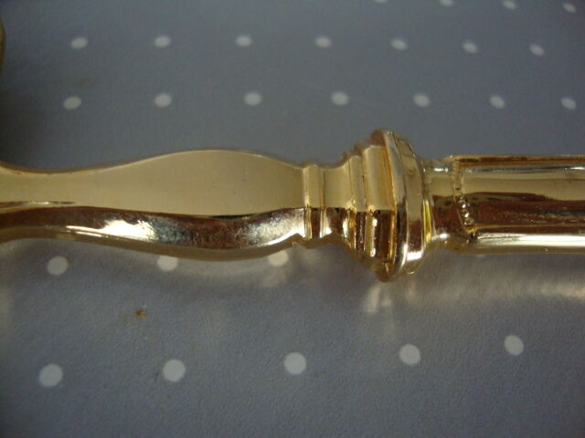 Golden metal pie shovel