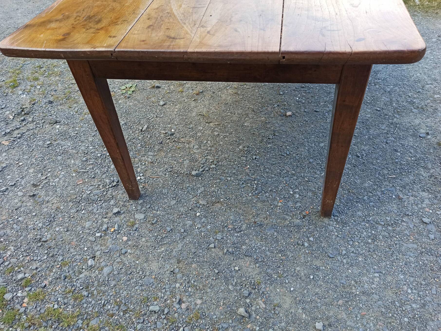 Limousin limousine farm table