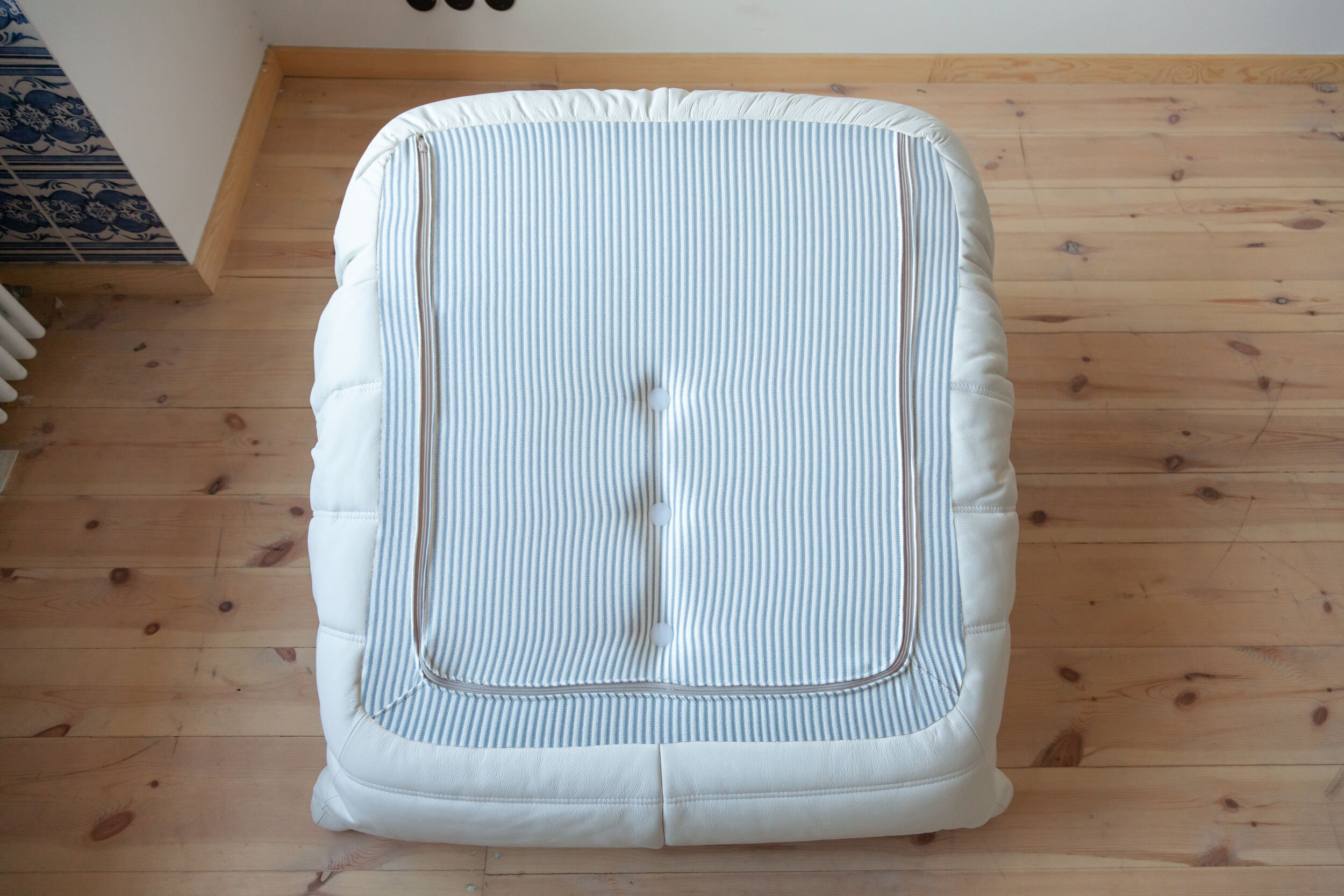 Togo white leather model designed by Michel Ducaroy 1973