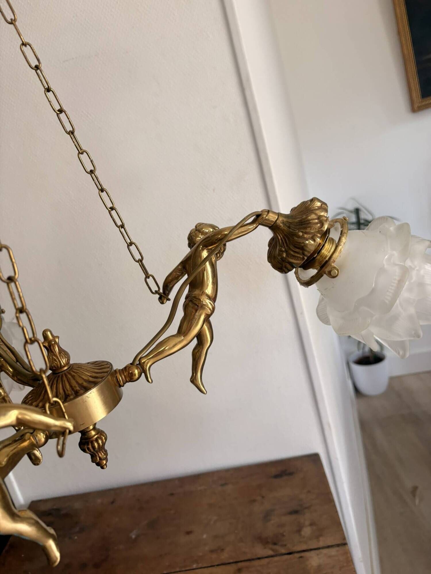 Golden bronze lustre with musical cherubs in vintage Louis XV style - lighting