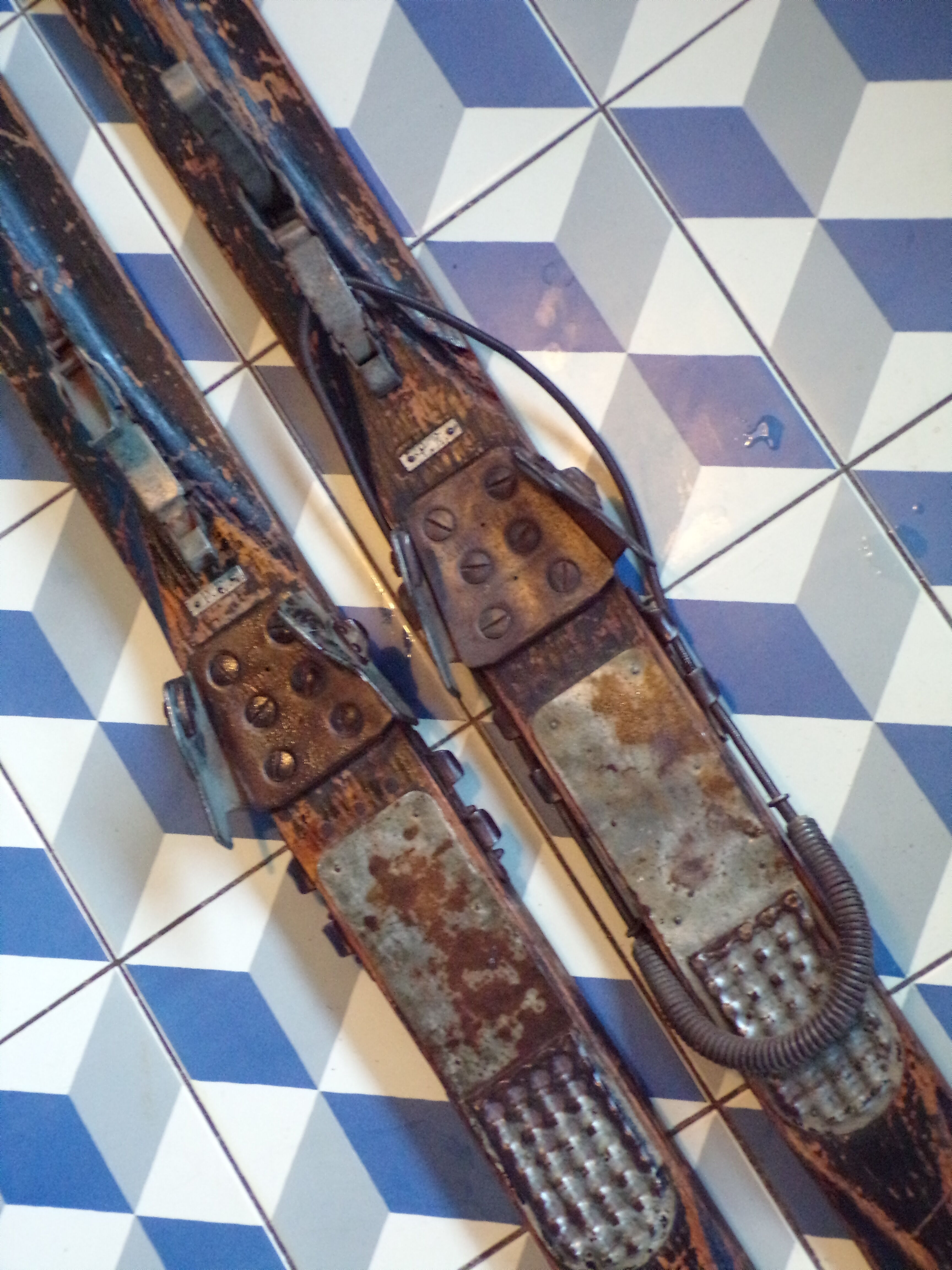 Pair of vintage wooden skis 208 cm