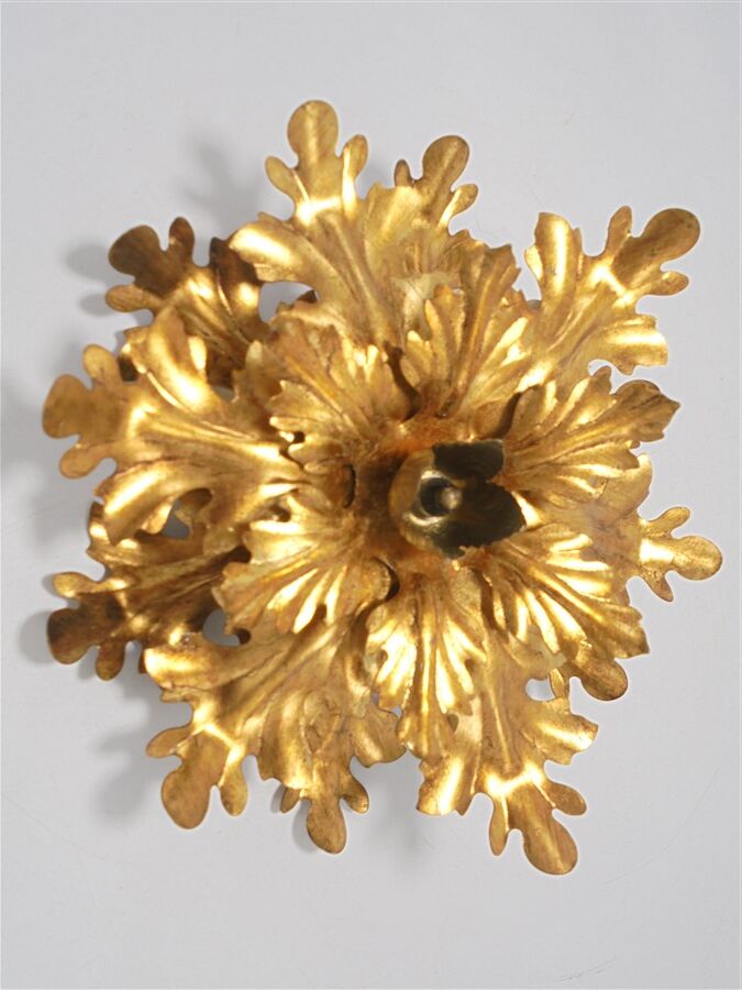 Golden leaf wall lamp