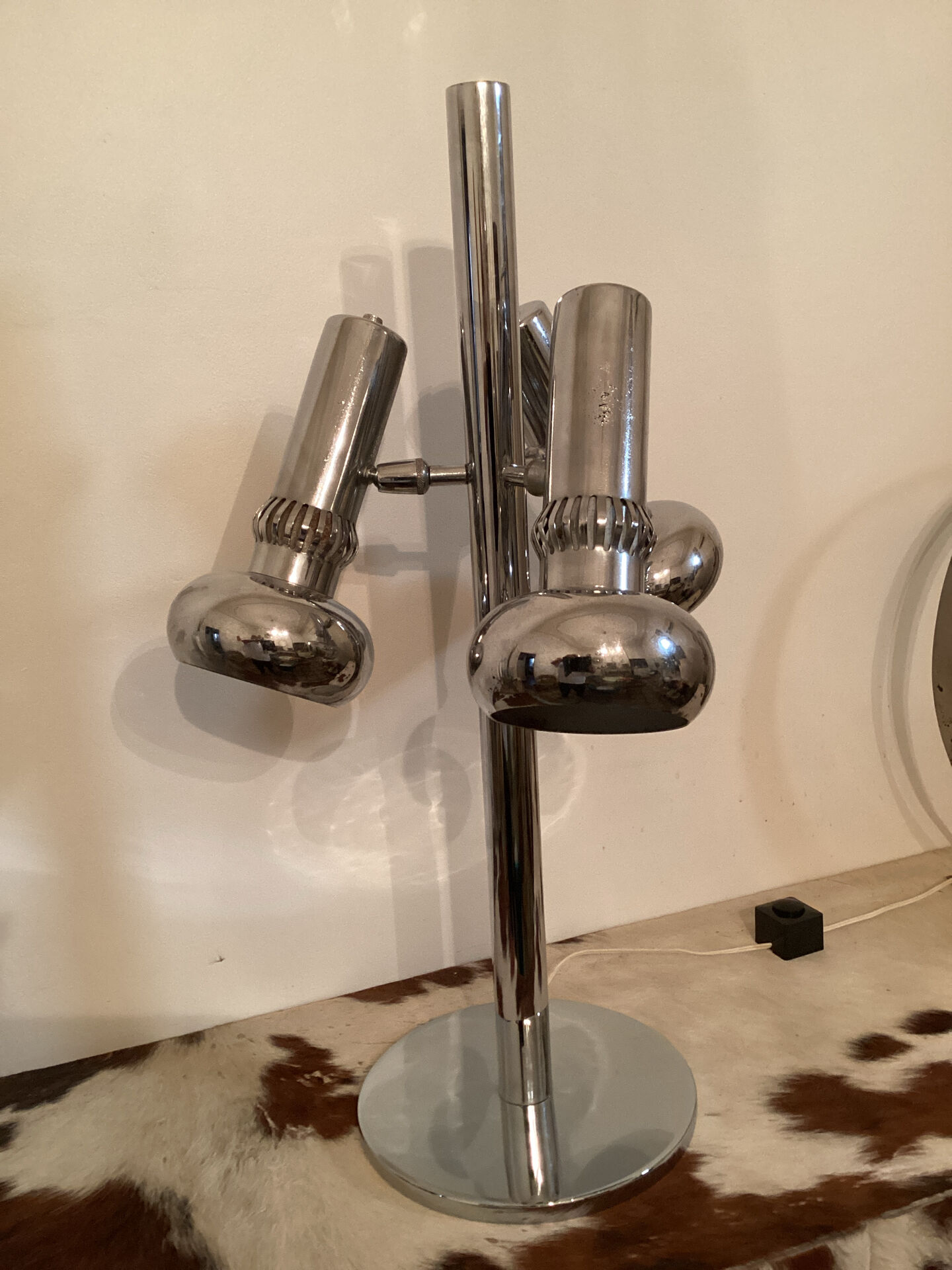 Table lamp with 3 adjustable lights