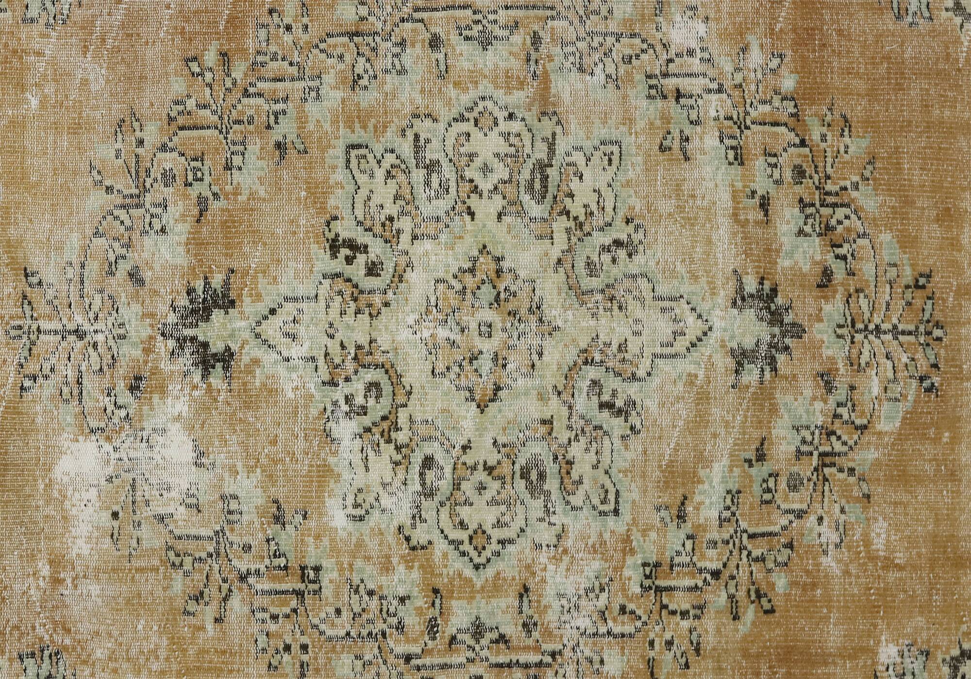 One-of-a-Kind Turkish Handwoven Vintage Rug - Timeless Vintage Elegance 271 x 170 cm