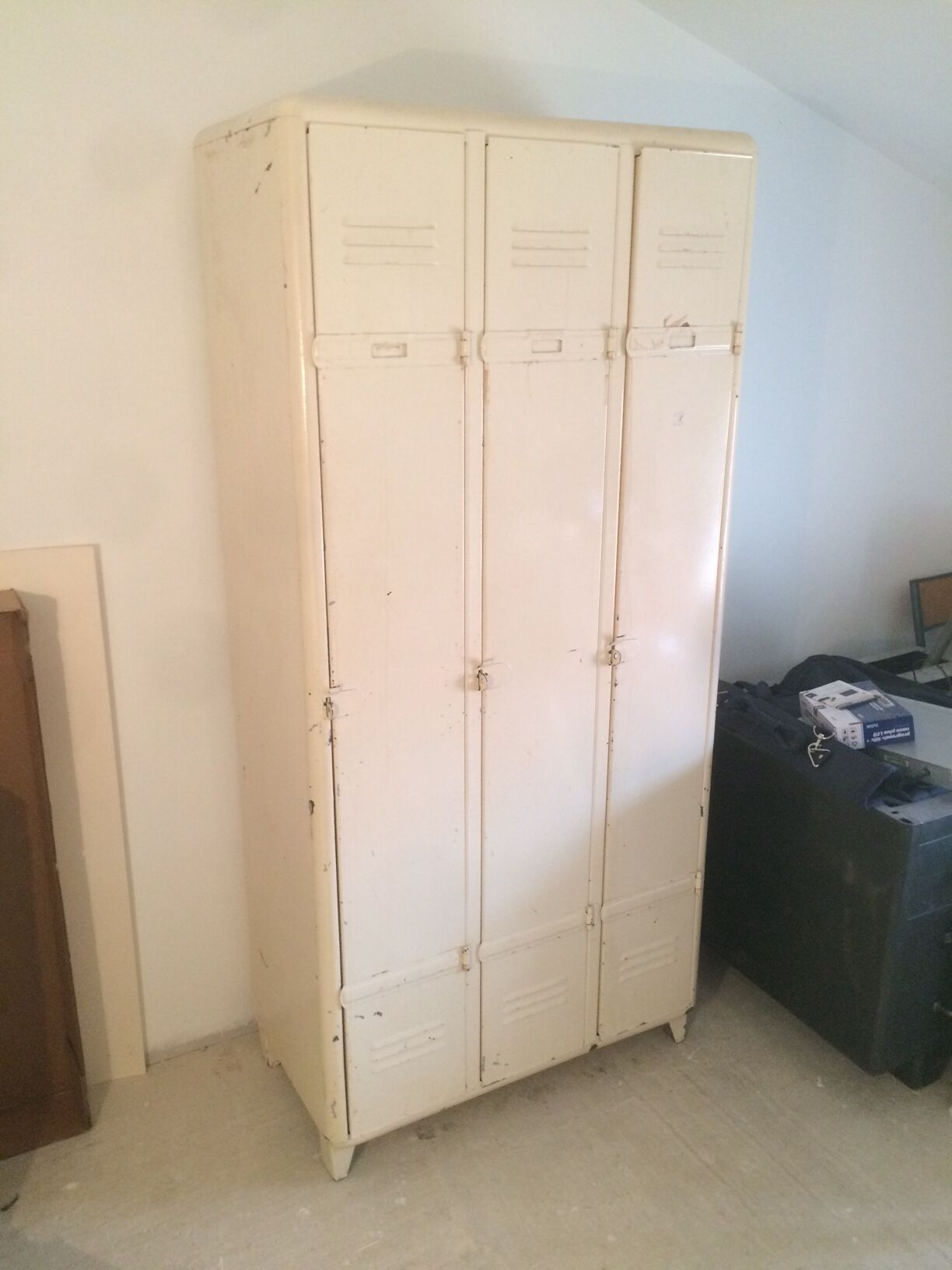 Wardrobe locker room industrial corners rounded