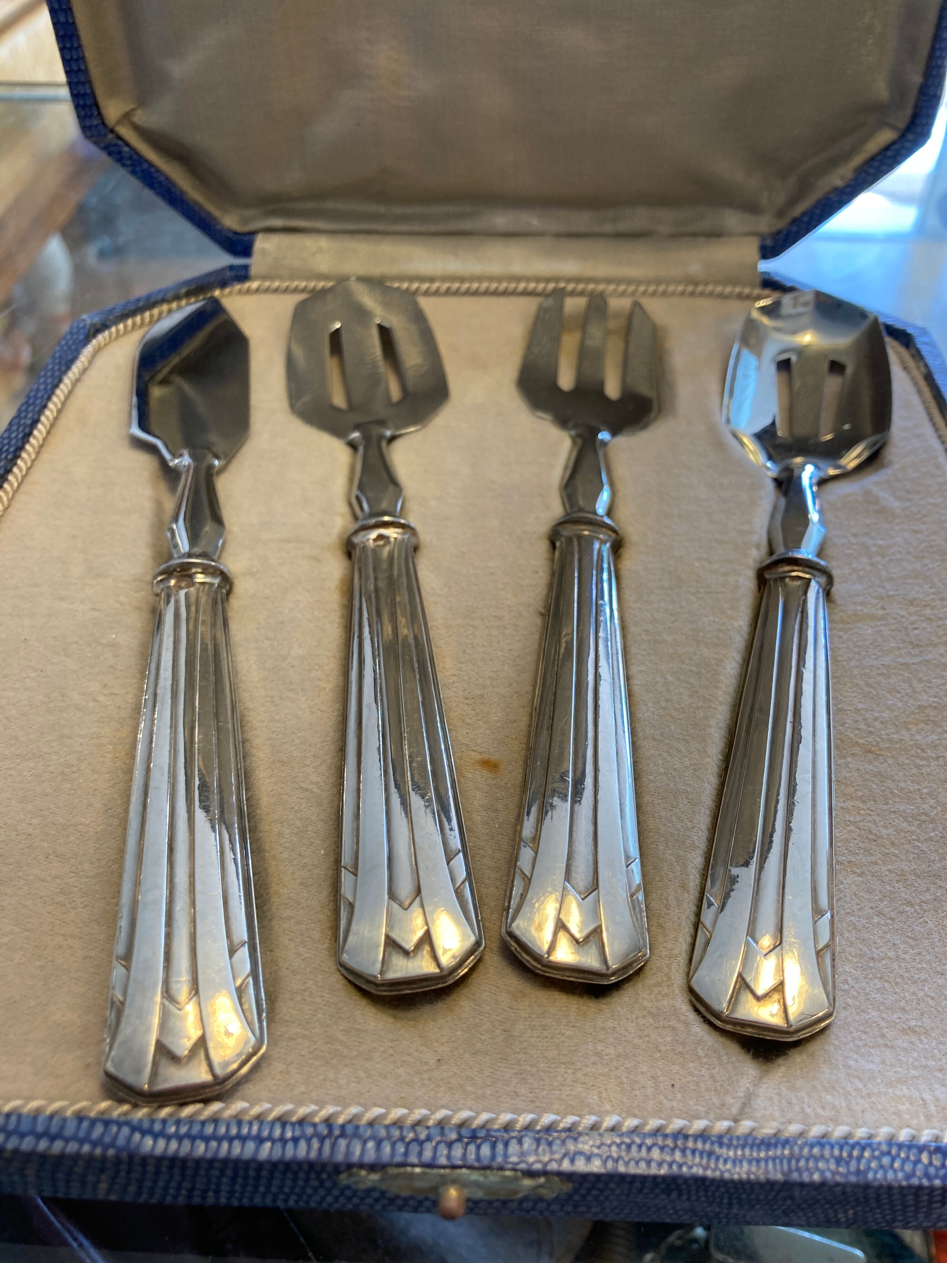 Silverware dessert service