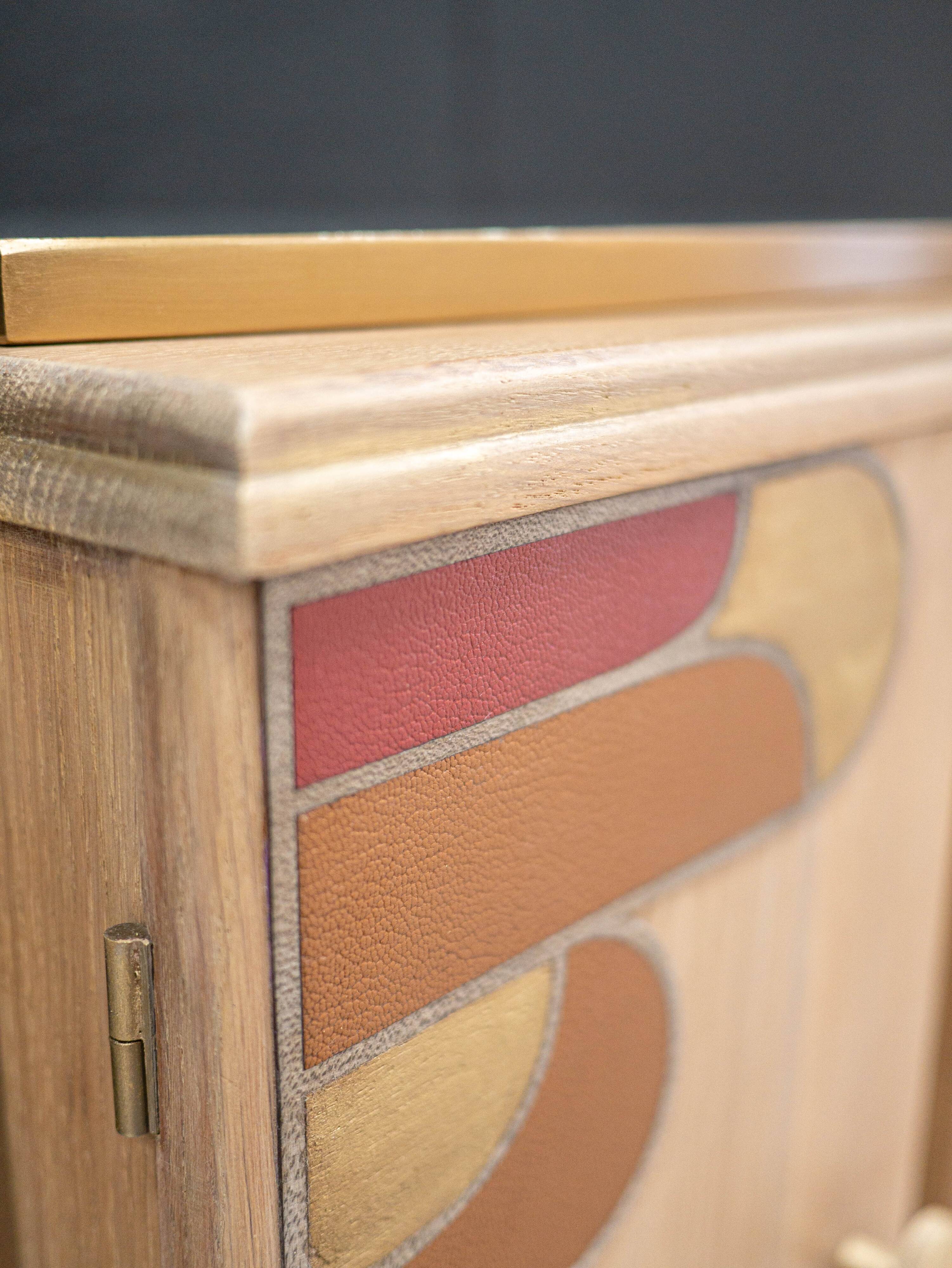 Paire de tables de chevet style Art Déco en chêne clair