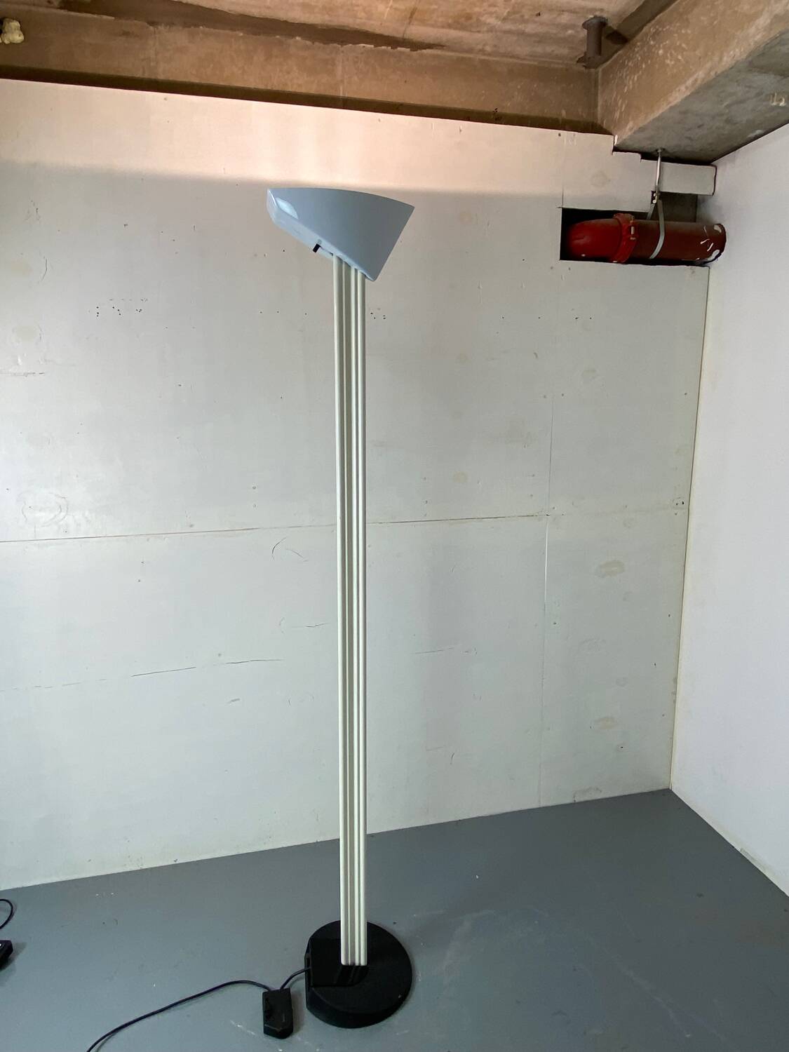 Lampadaire Mod. Otello de Bruno Gecchelin pour Oluce années 1980